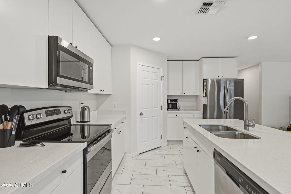 Photo of 8042 S Calle Moctezuma, Tempe, AZ 85283 (MLS # 6983744)