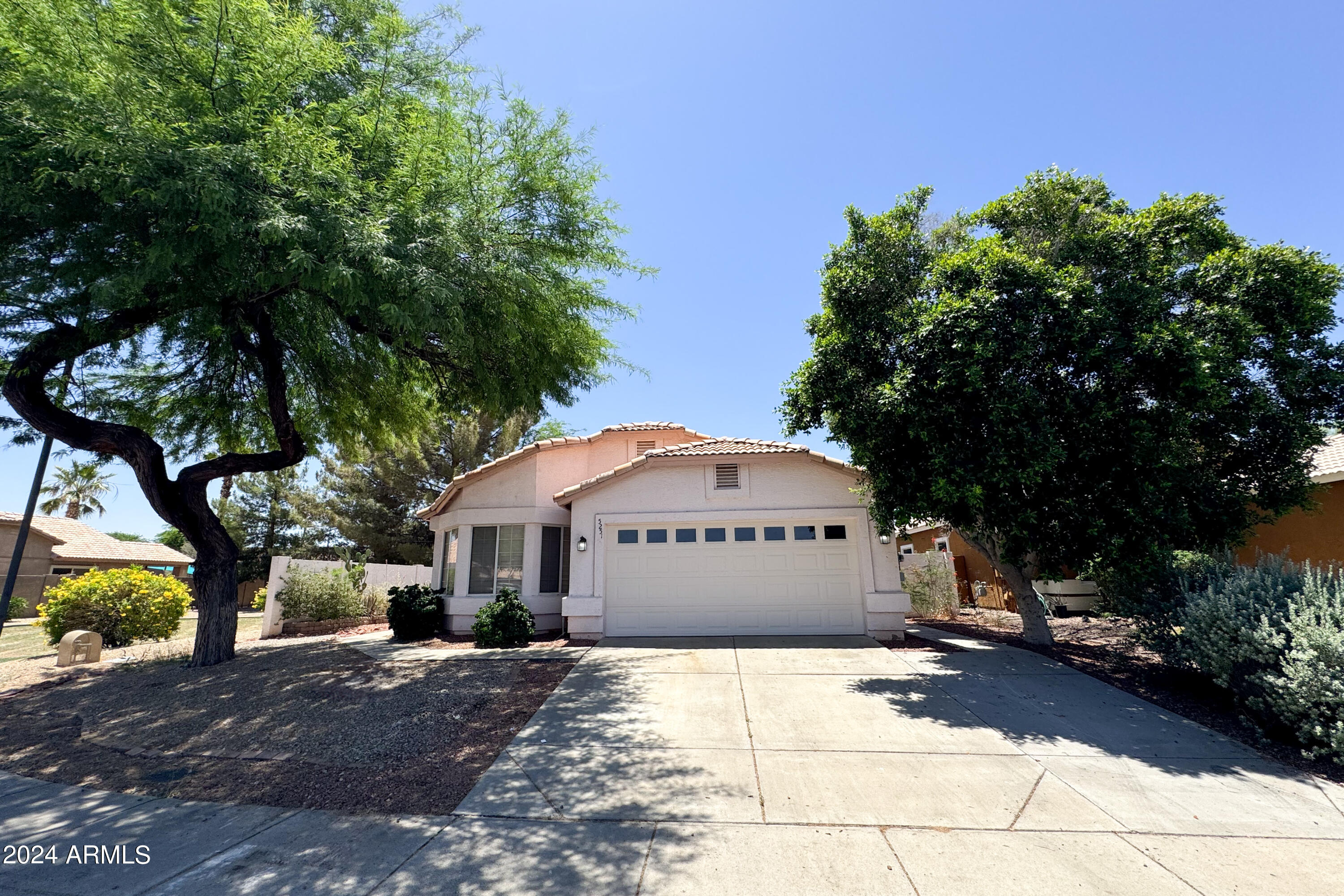 5251 W PONTIAC Drive