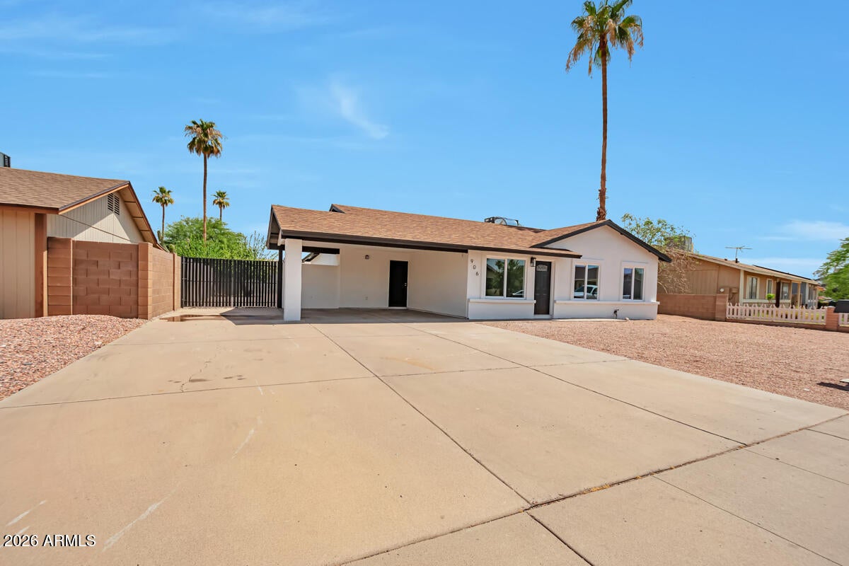 906 W COLGATE Drive