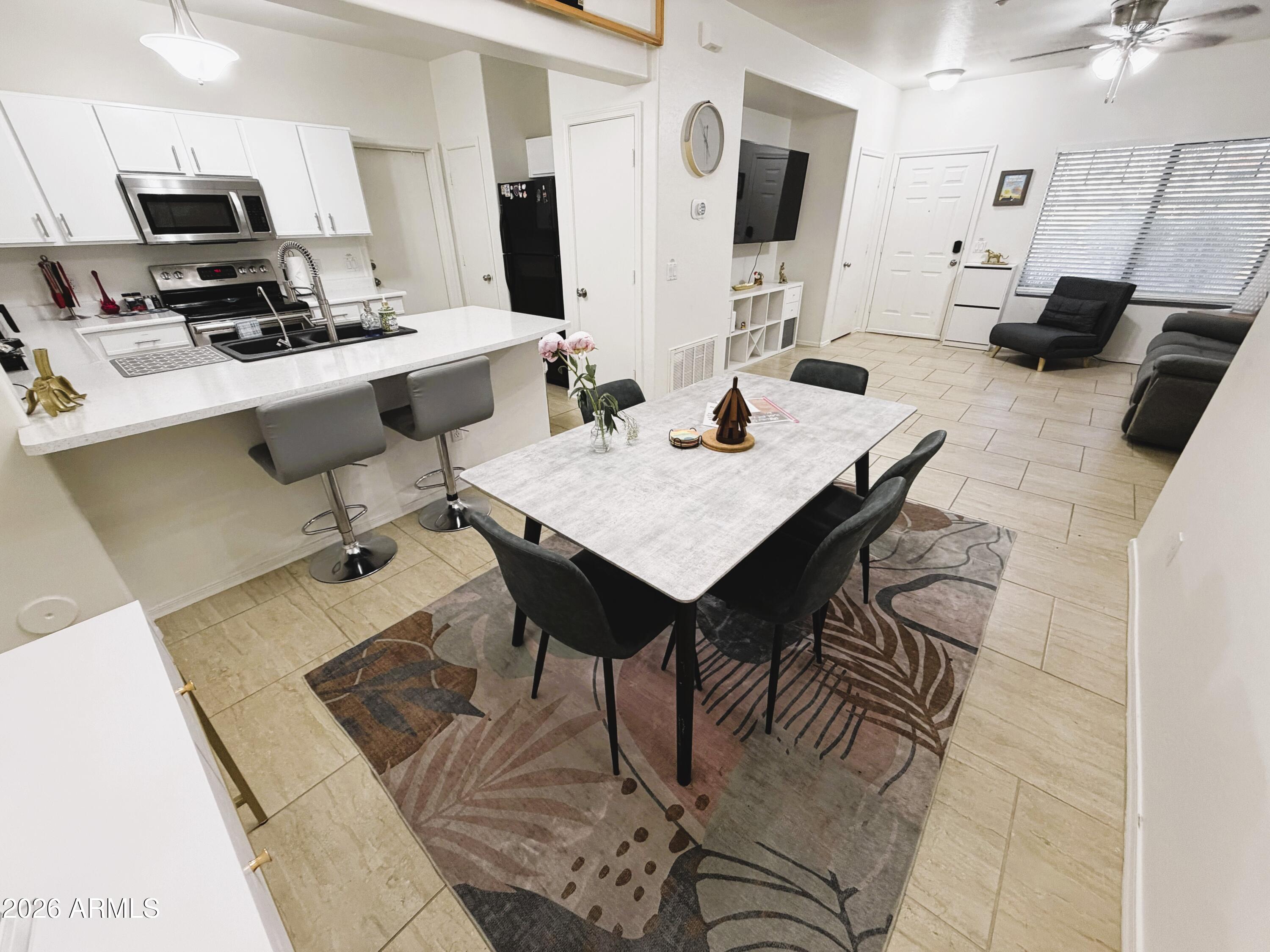 805 S SYCAMORE -- 108