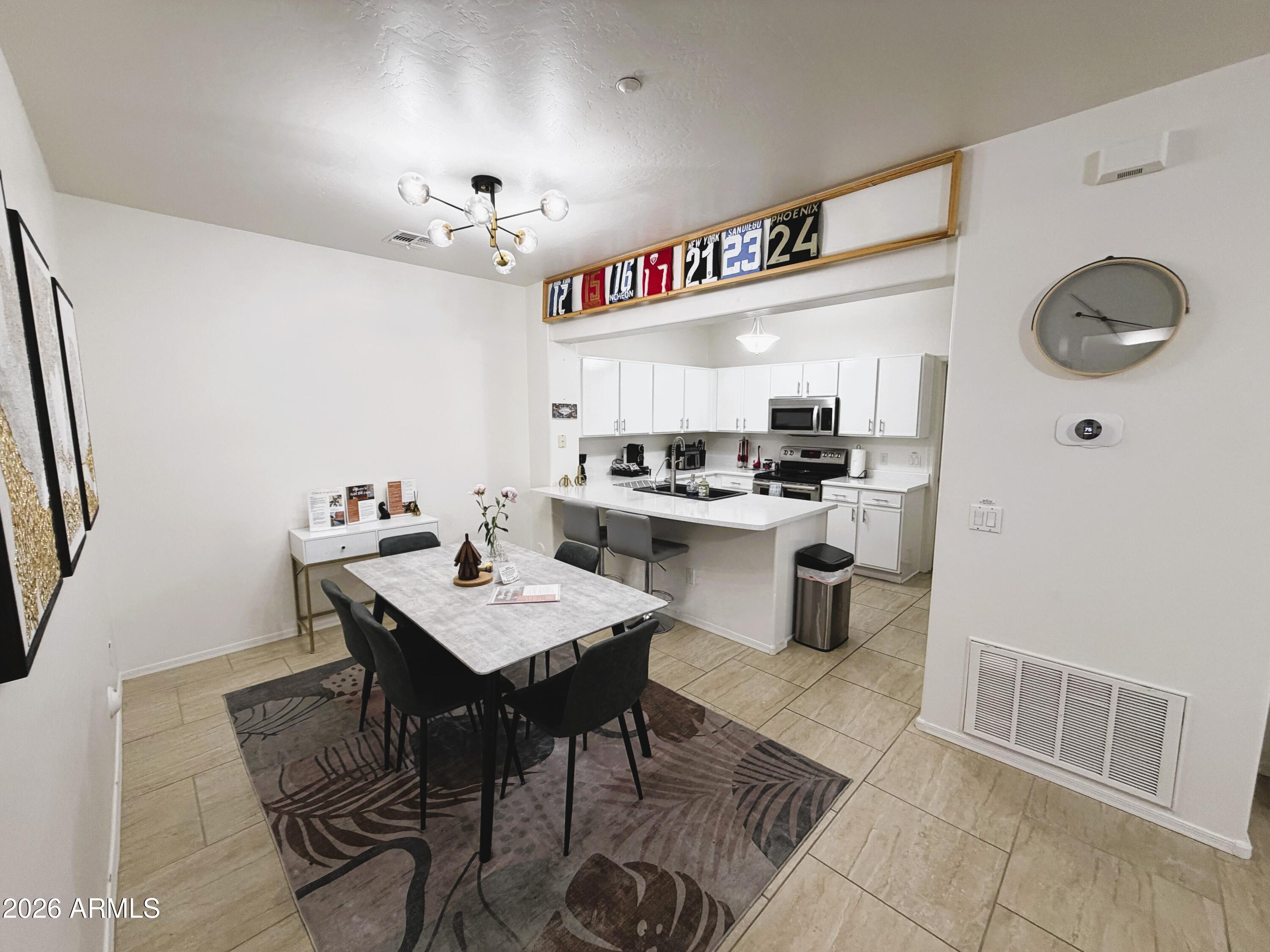 805 S SYCAMORE -- 108