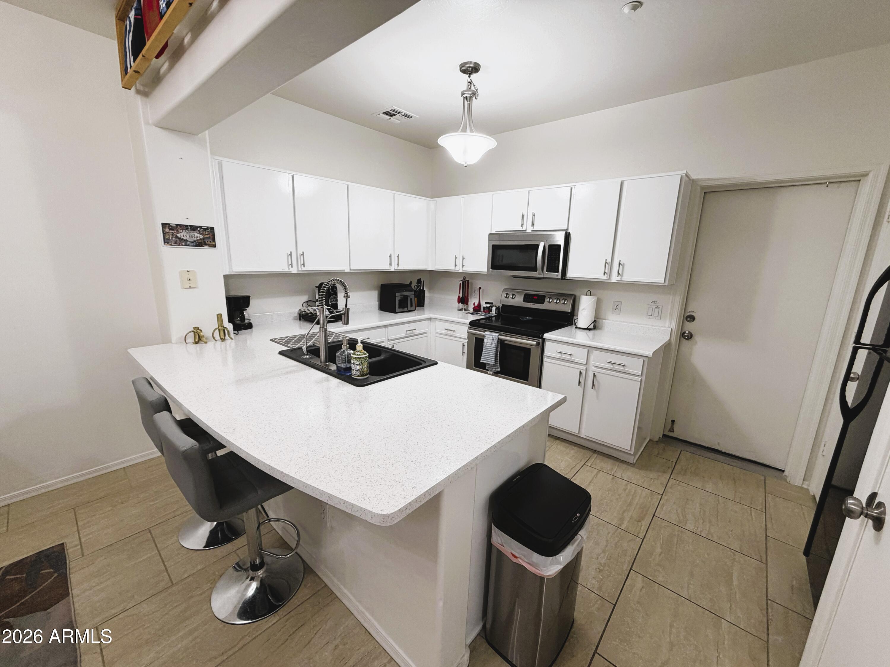 805 S SYCAMORE -- 108