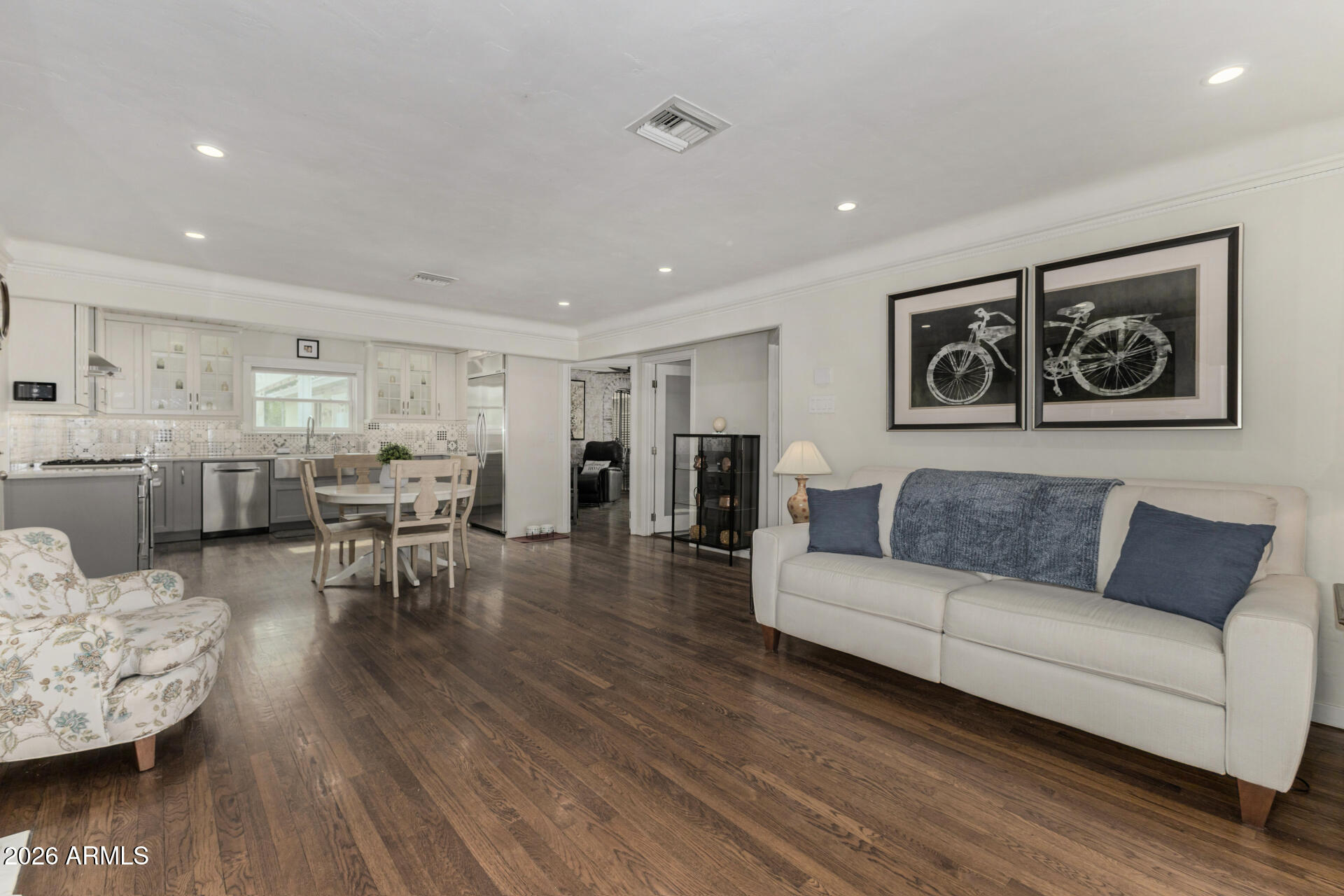 521 W MARIPOSA Street