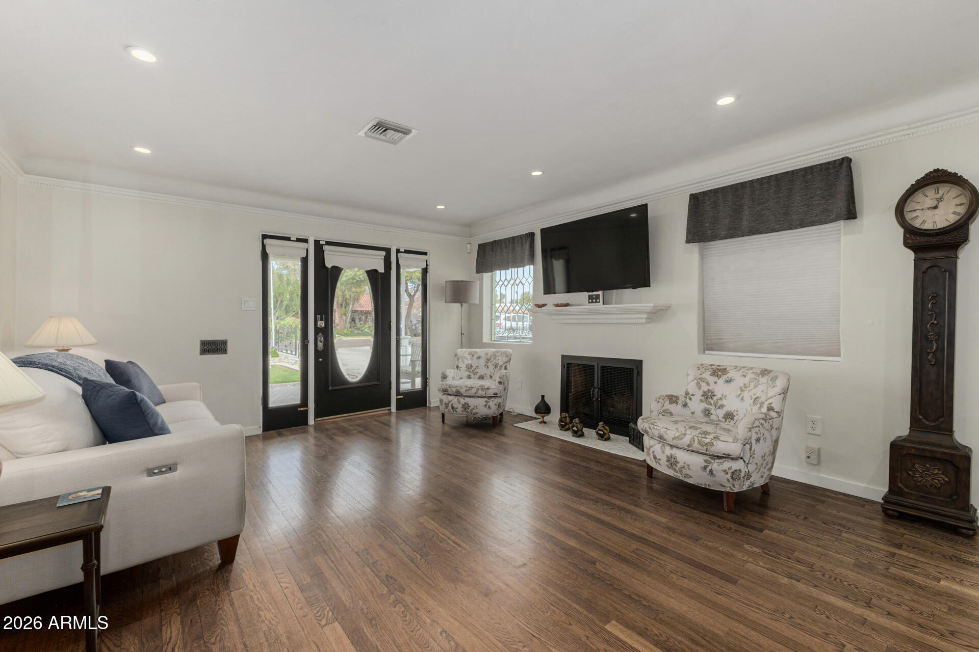 521 W MARIPOSA Street