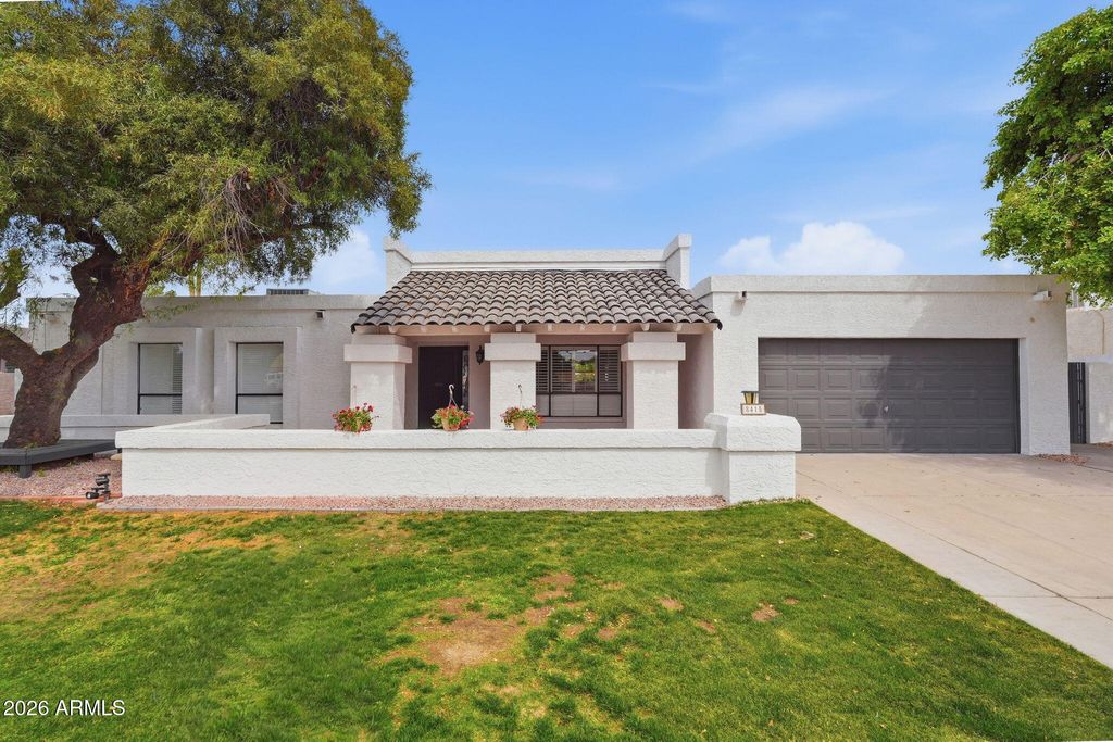 Photo of 8415 S Kachina Dr Drive, Tempe, AZ 85284 (MLS # 7018943)