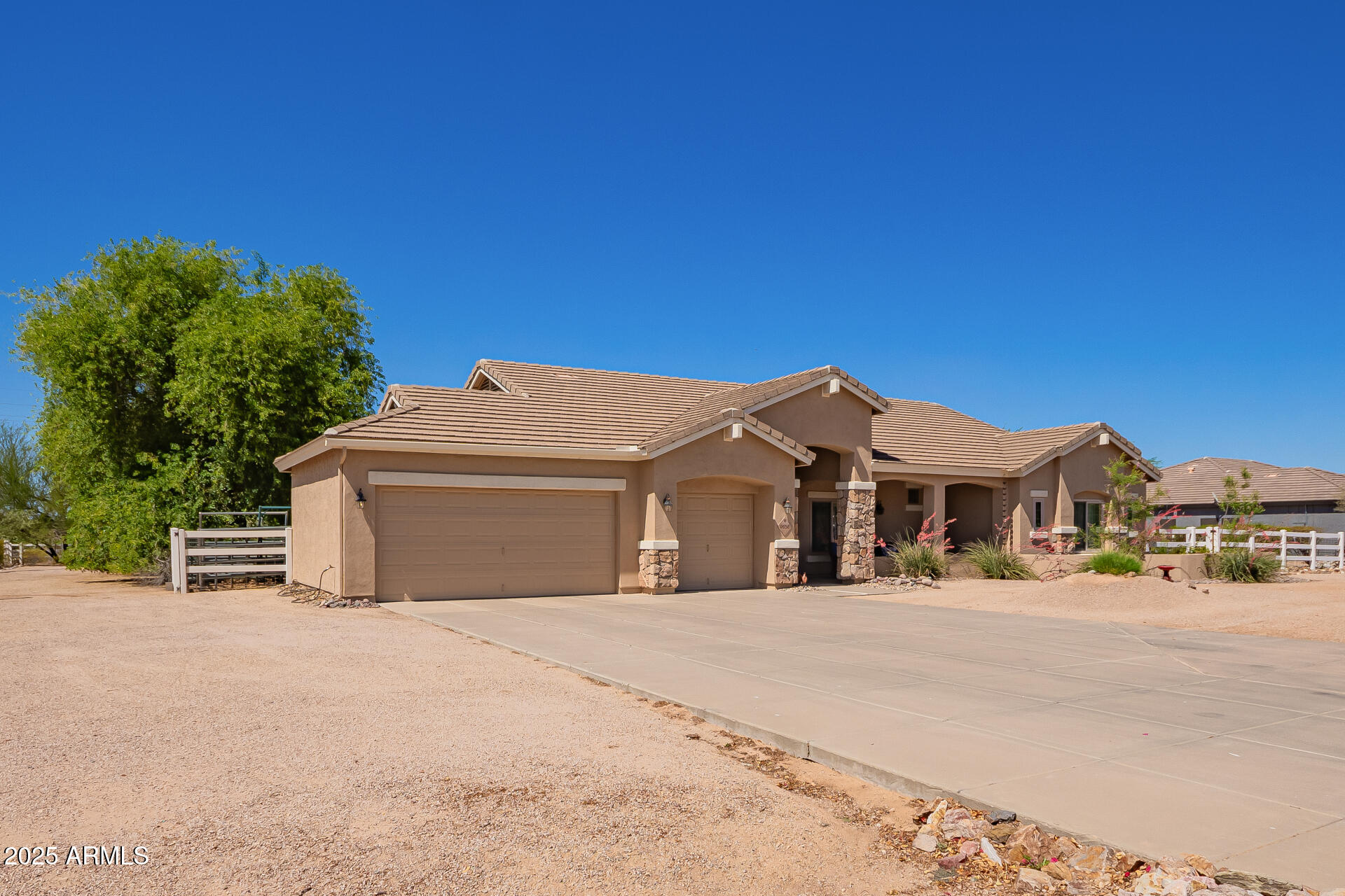 Homes 2 9658 W GOLDDUST Drive