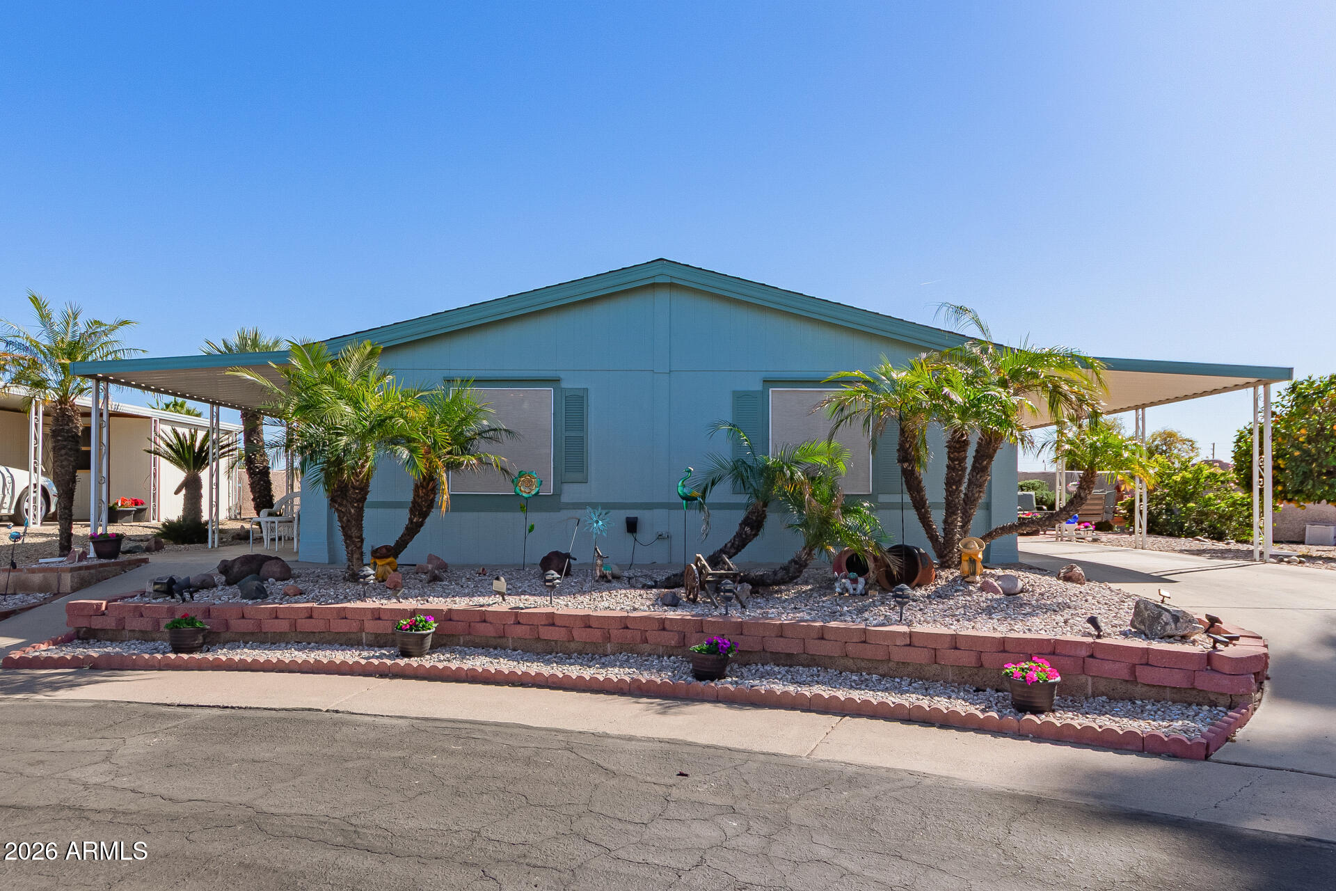 301 S SIGNAL BUTTE Road 29