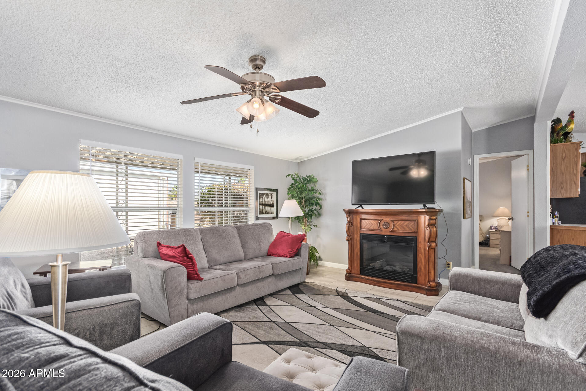 301 S SIGNAL BUTTE Road 29