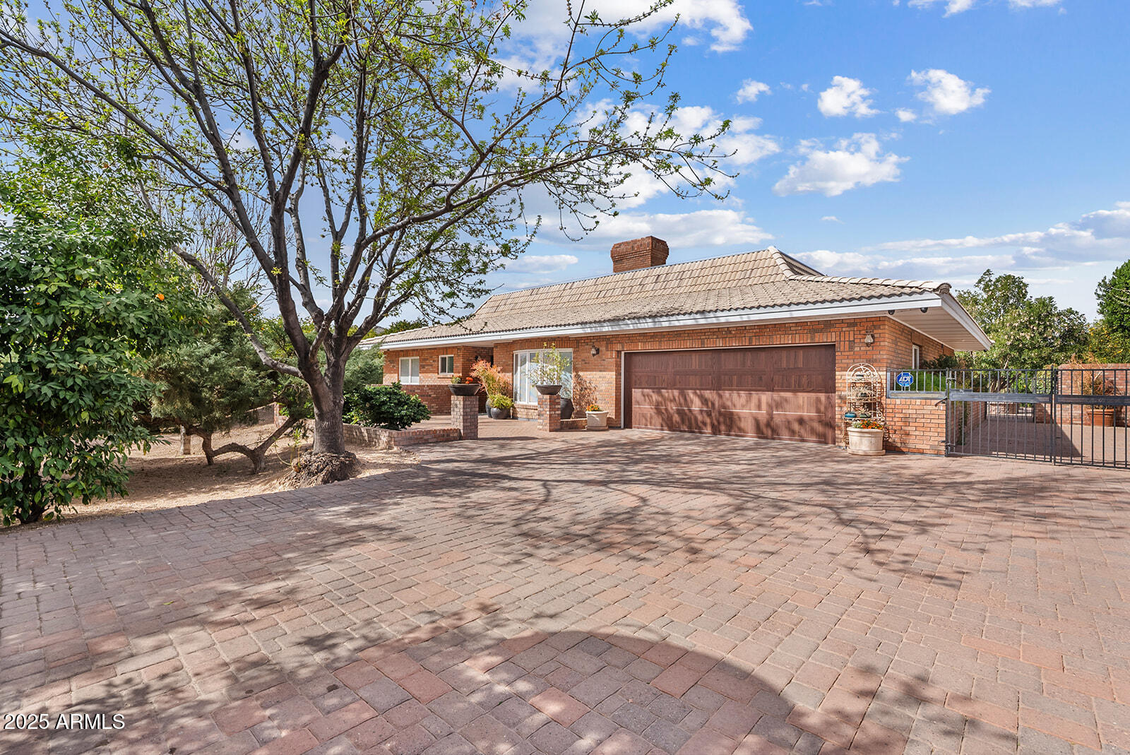4024 E HERMOSA VISTA Drive
