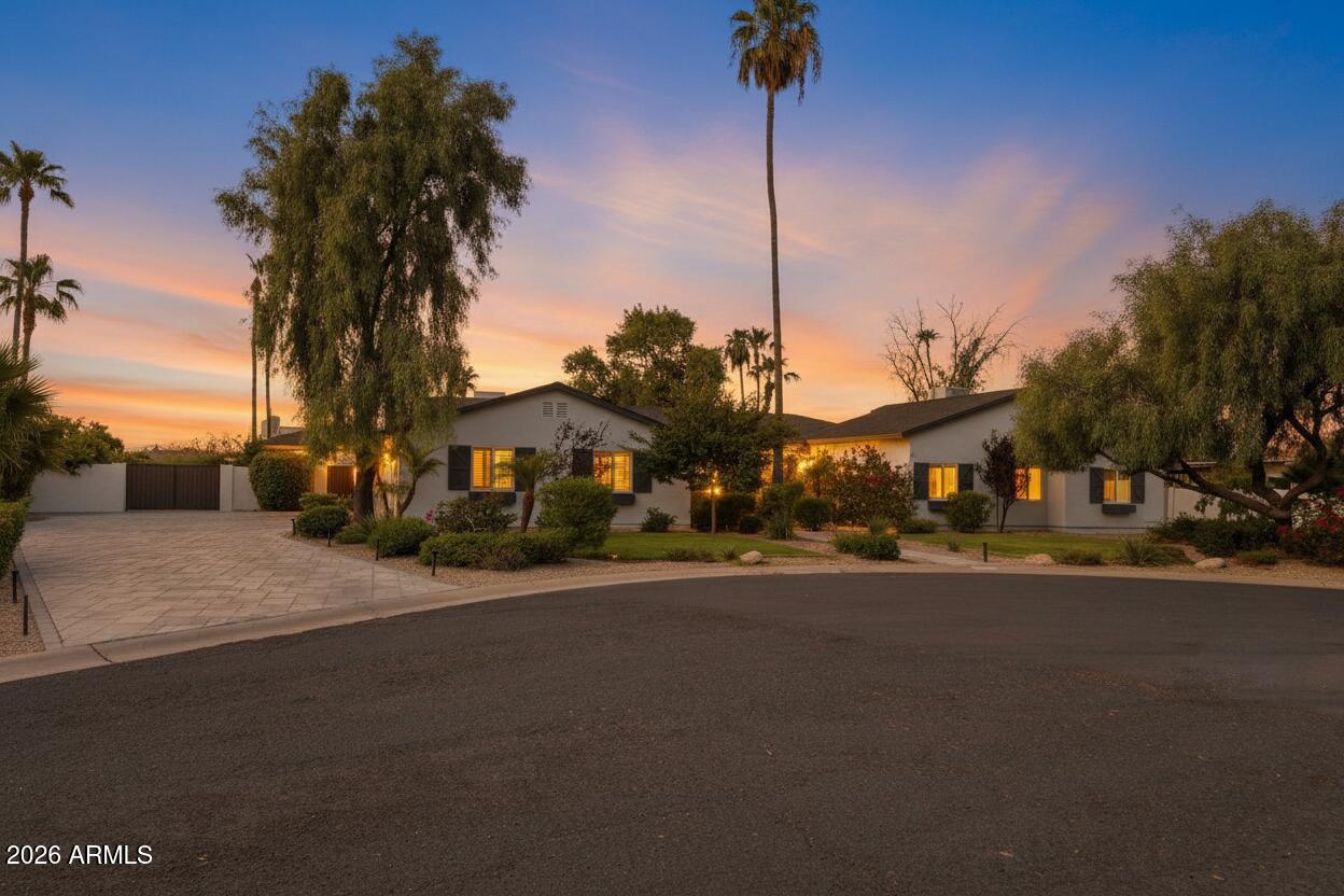 5815 E CAMPO BELLO Drive