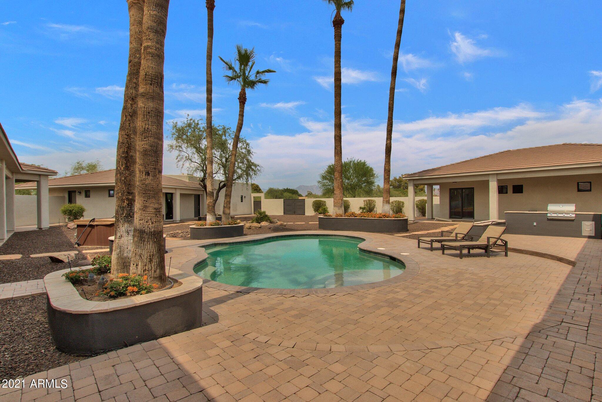 SUNDOWN RANCHOS - Residential