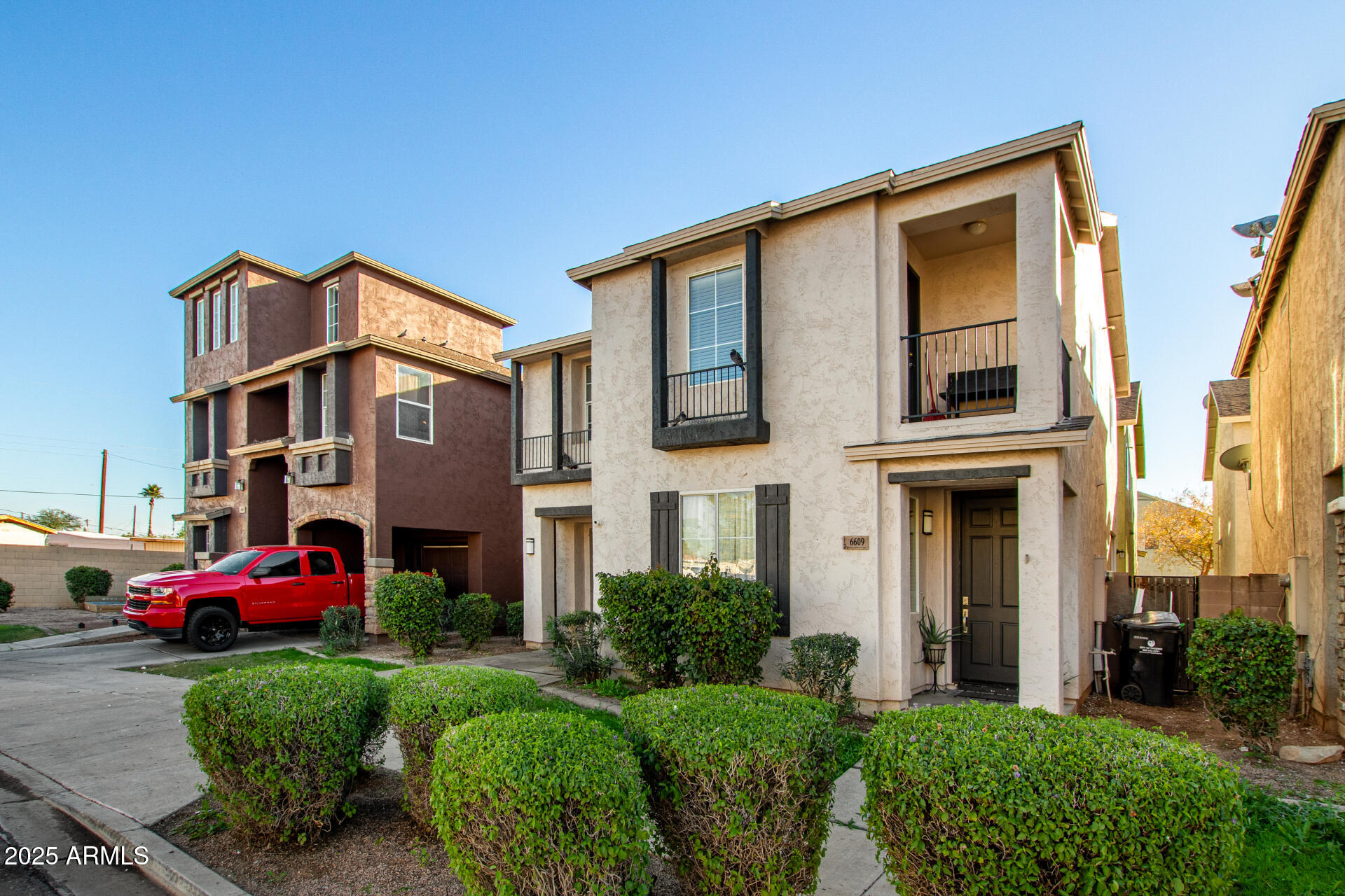 6609 W JOHNSON Street