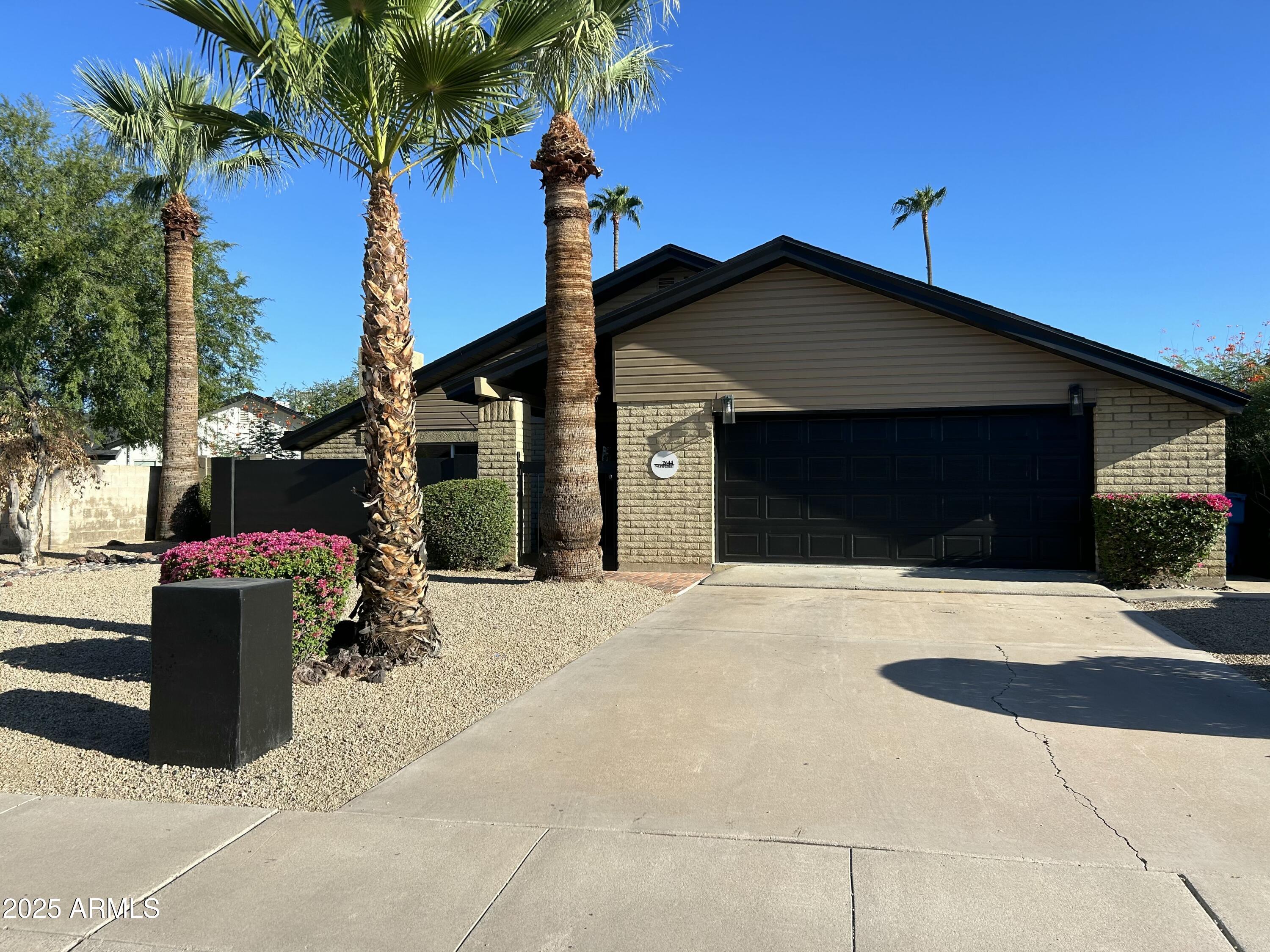 2644 E SYLVIA Street