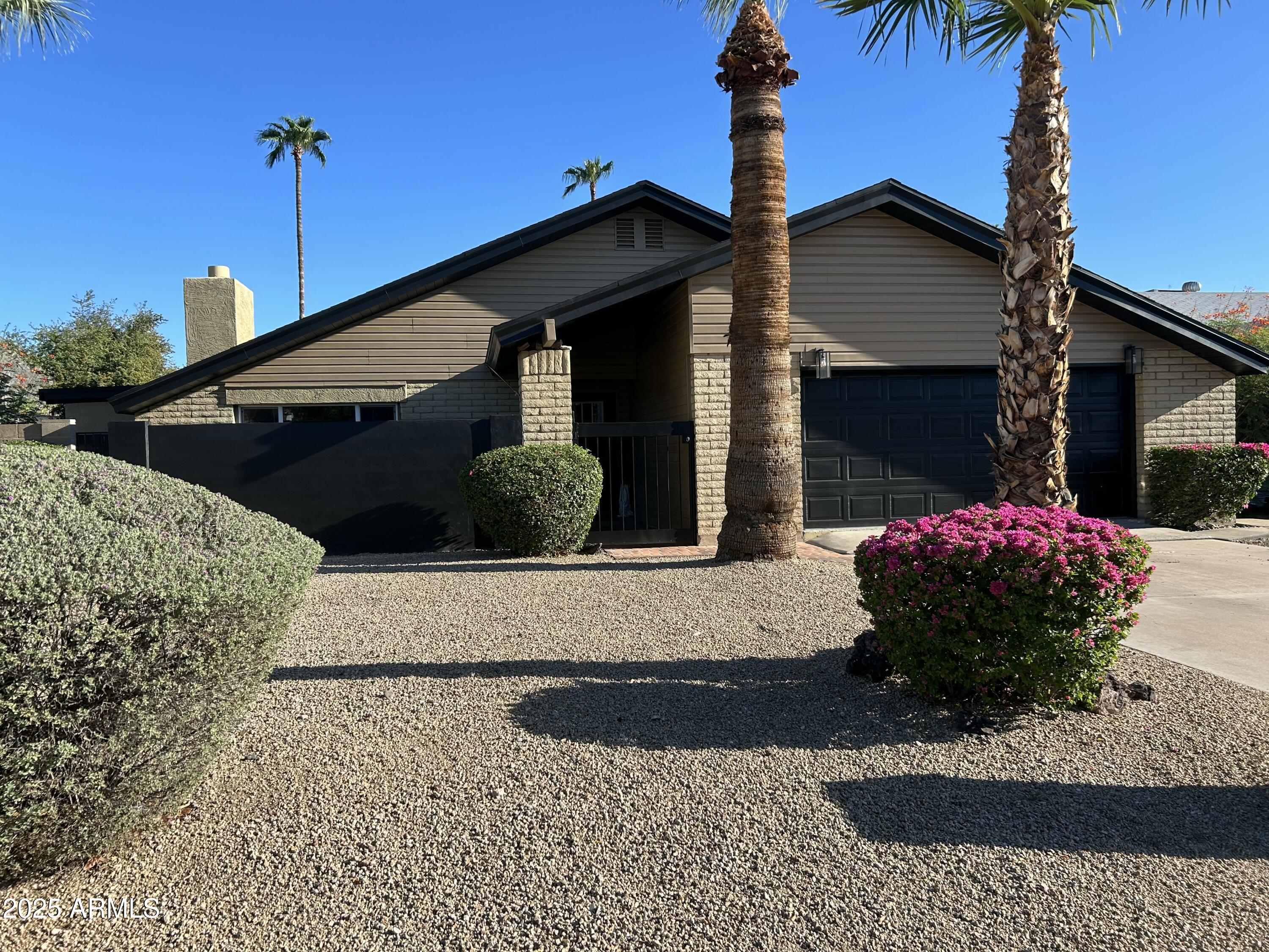 2644 E SYLVIA Street