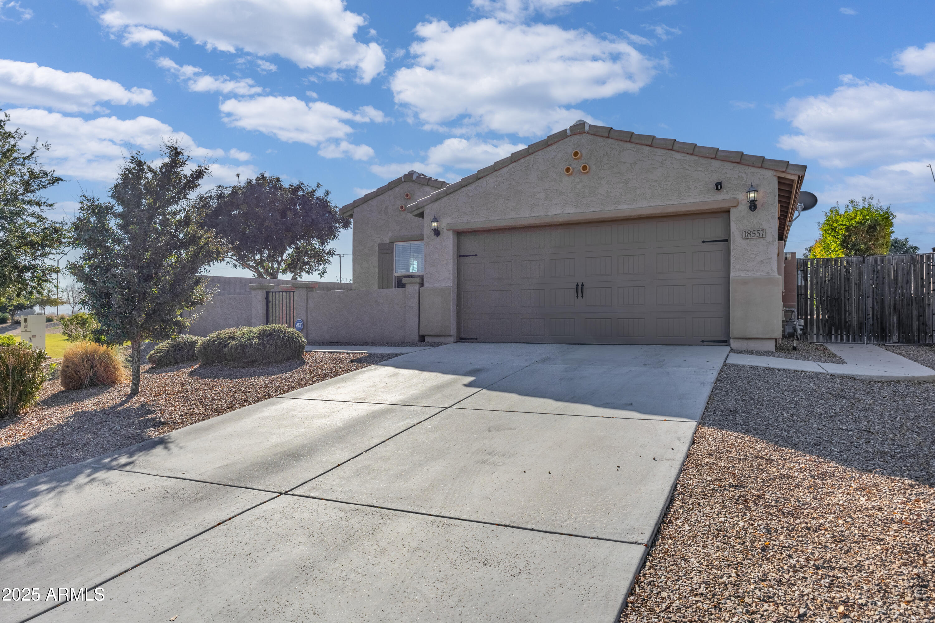 18557 W PUEBLO Avenue