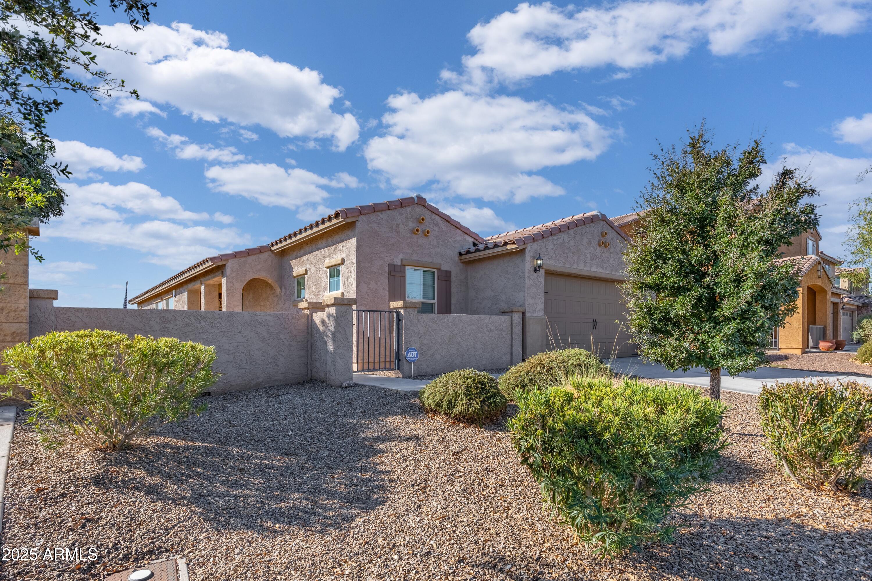 18557 W PUEBLO Avenue