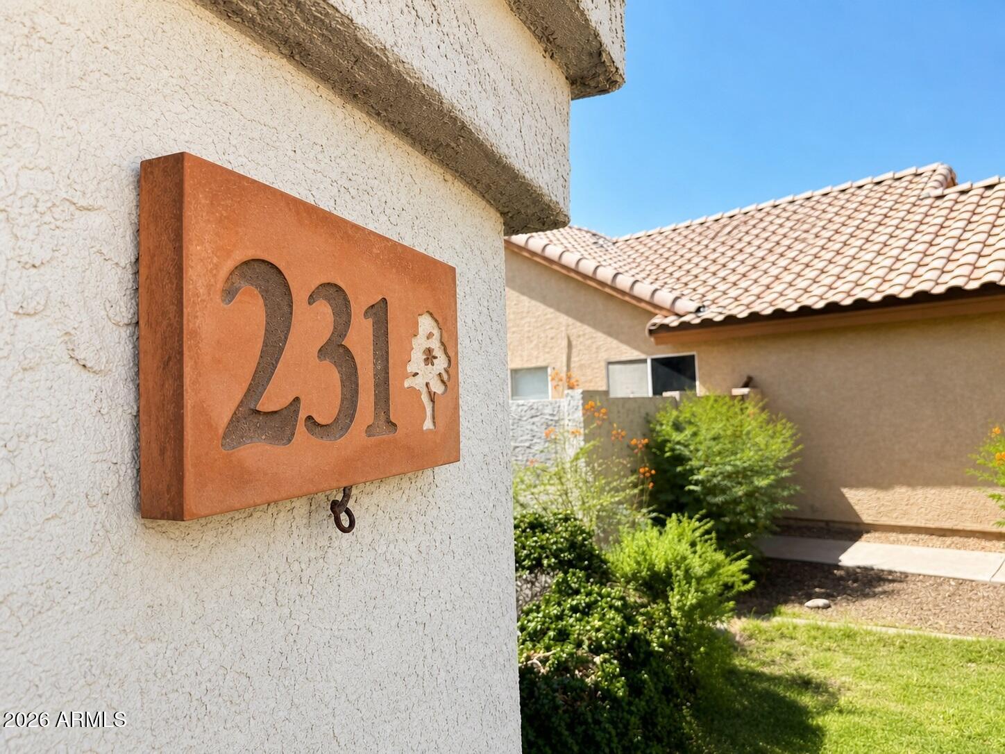 231 N LEOMA Court