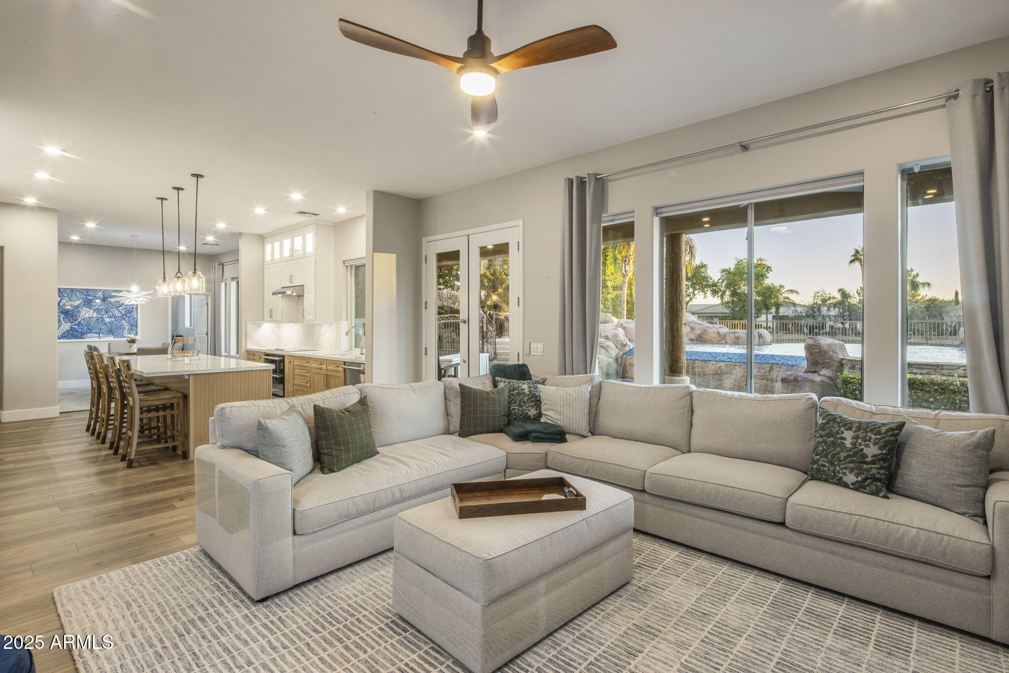 813 E FIELDSTONE Place