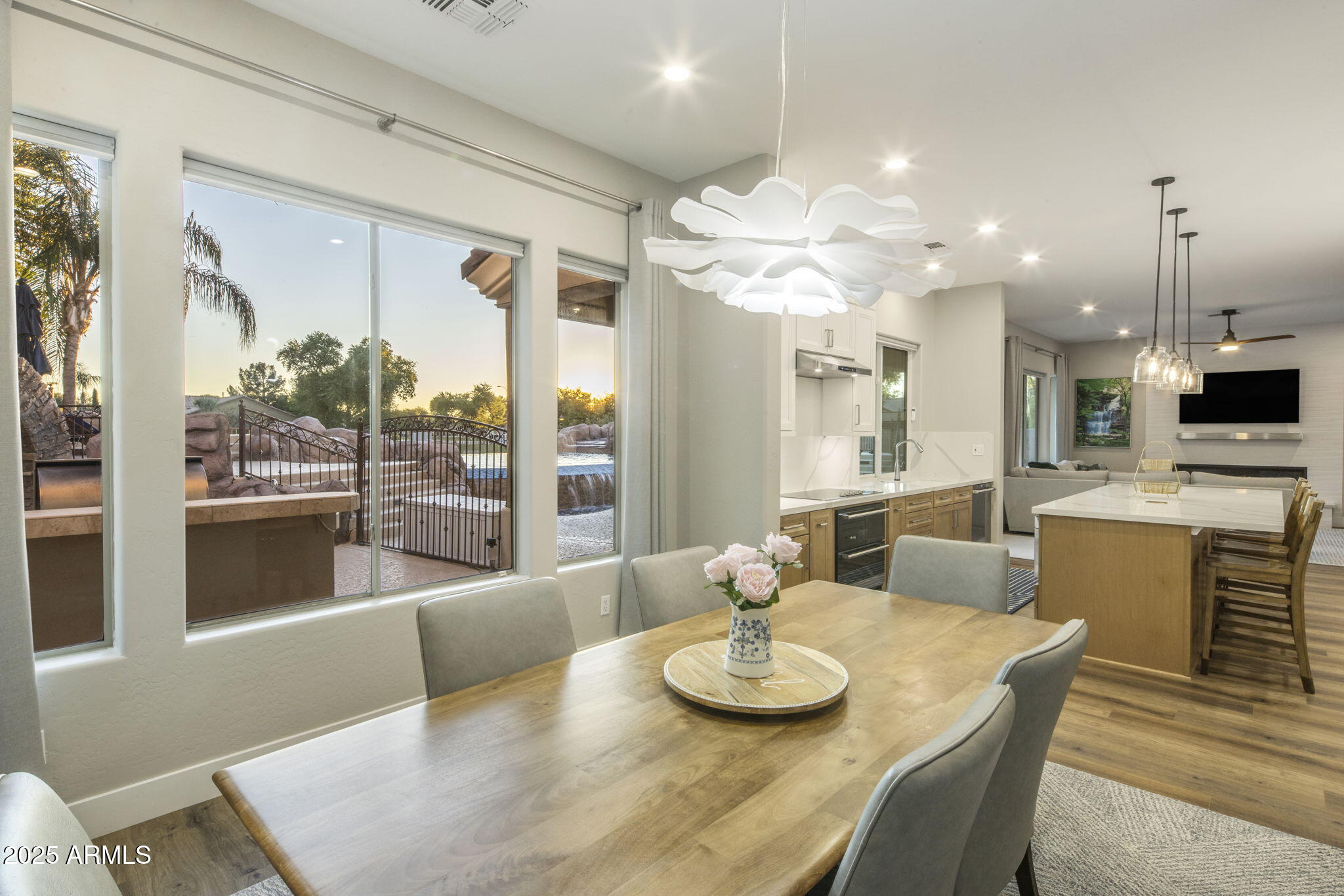 813 E FIELDSTONE Place