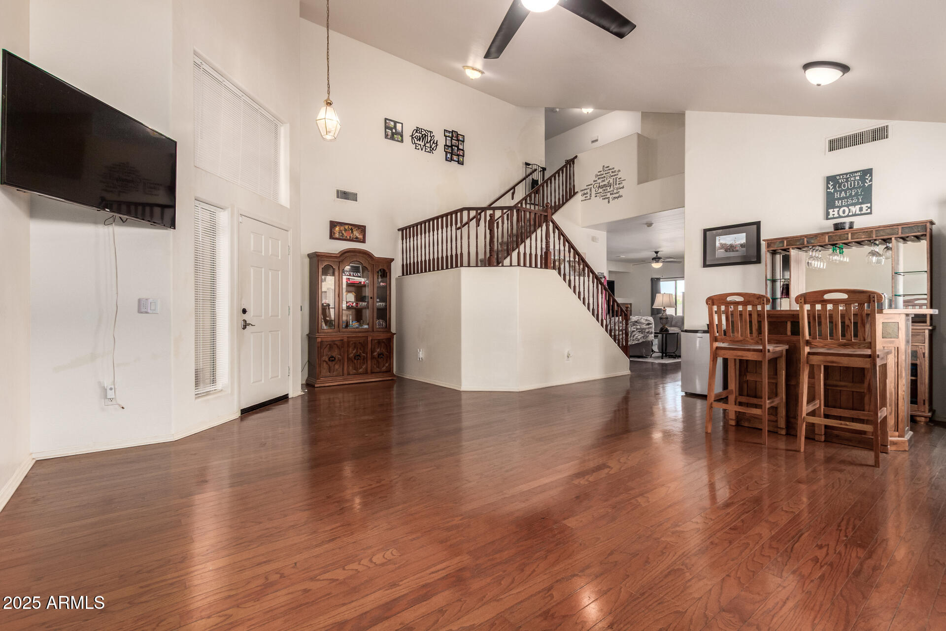 1120 E JAHNS Drive