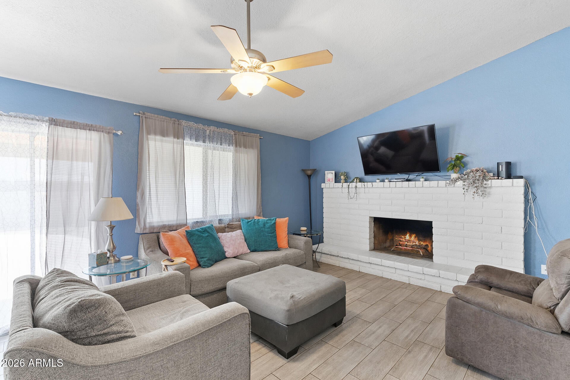 6611 W ALTADENA Avenue