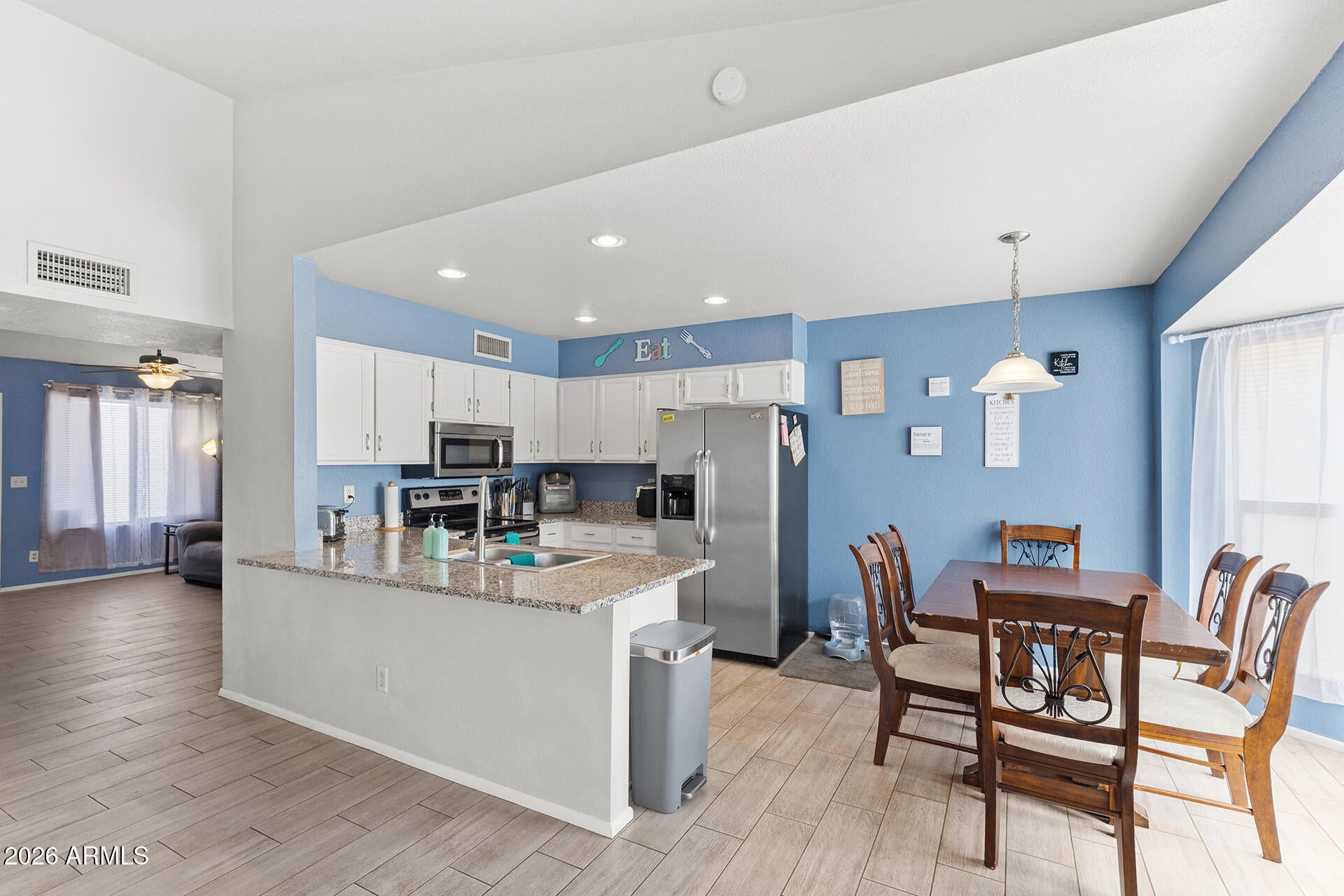 6611 W ALTADENA Avenue