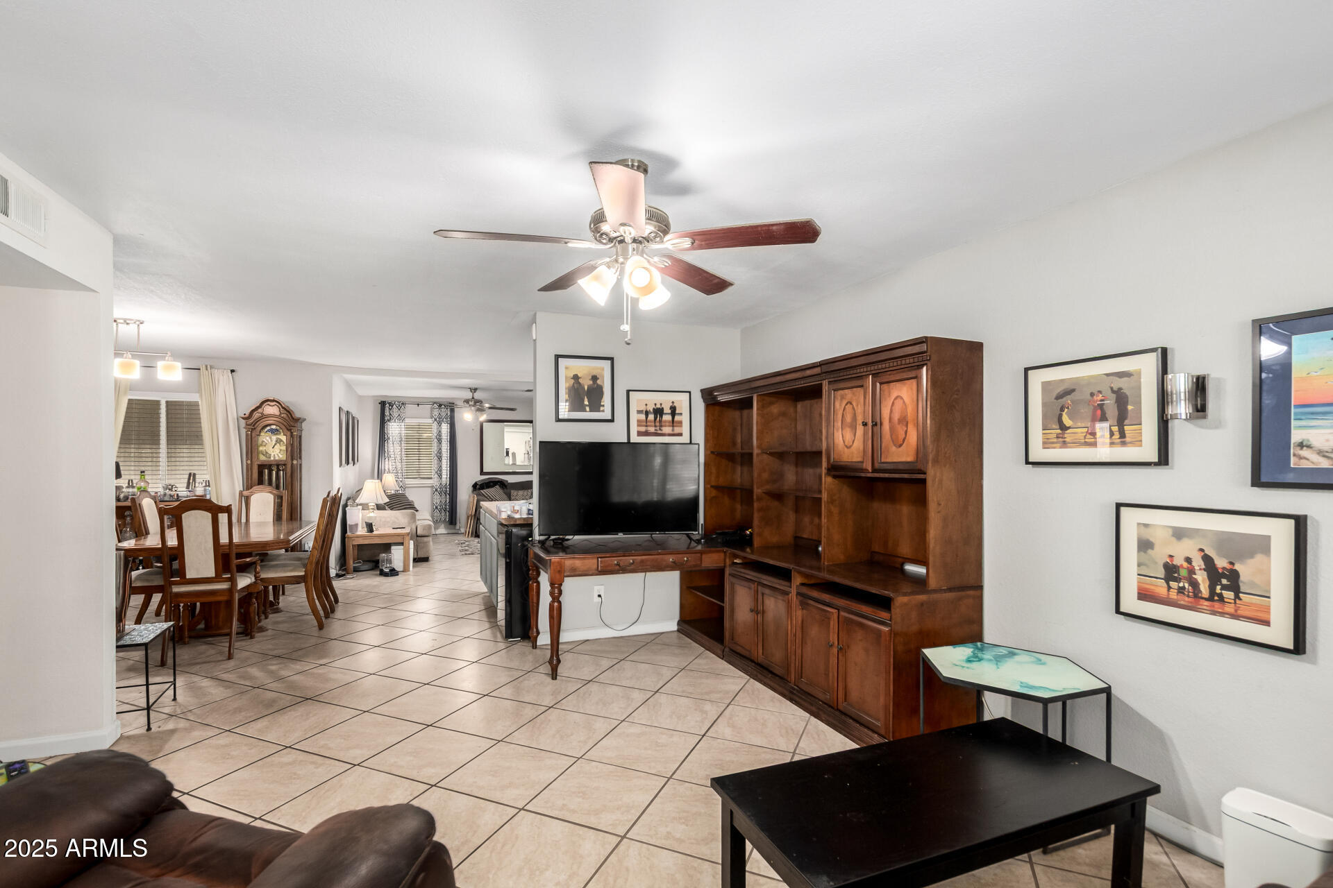 2220 E JEROME Avenue