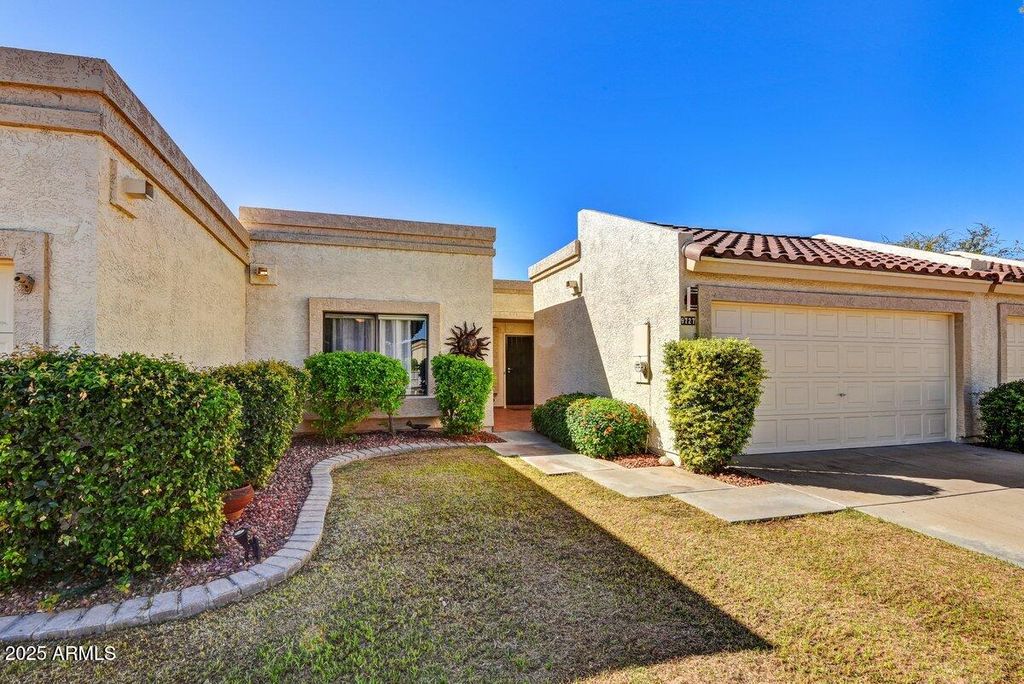 Photo of 9727 W Kerry Lane, Peoria, AZ 85382 (MLS # 6931916)