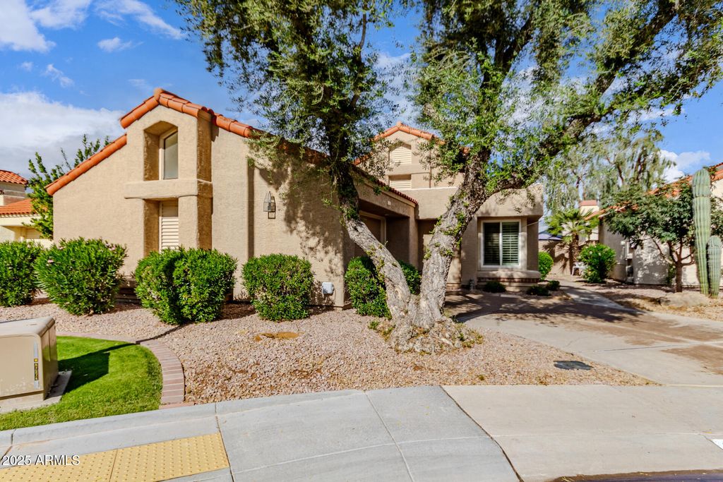 Photo of 10050 E San Bernardo Drive, Scottsdale, AZ 85258 (MLS # 6949300)