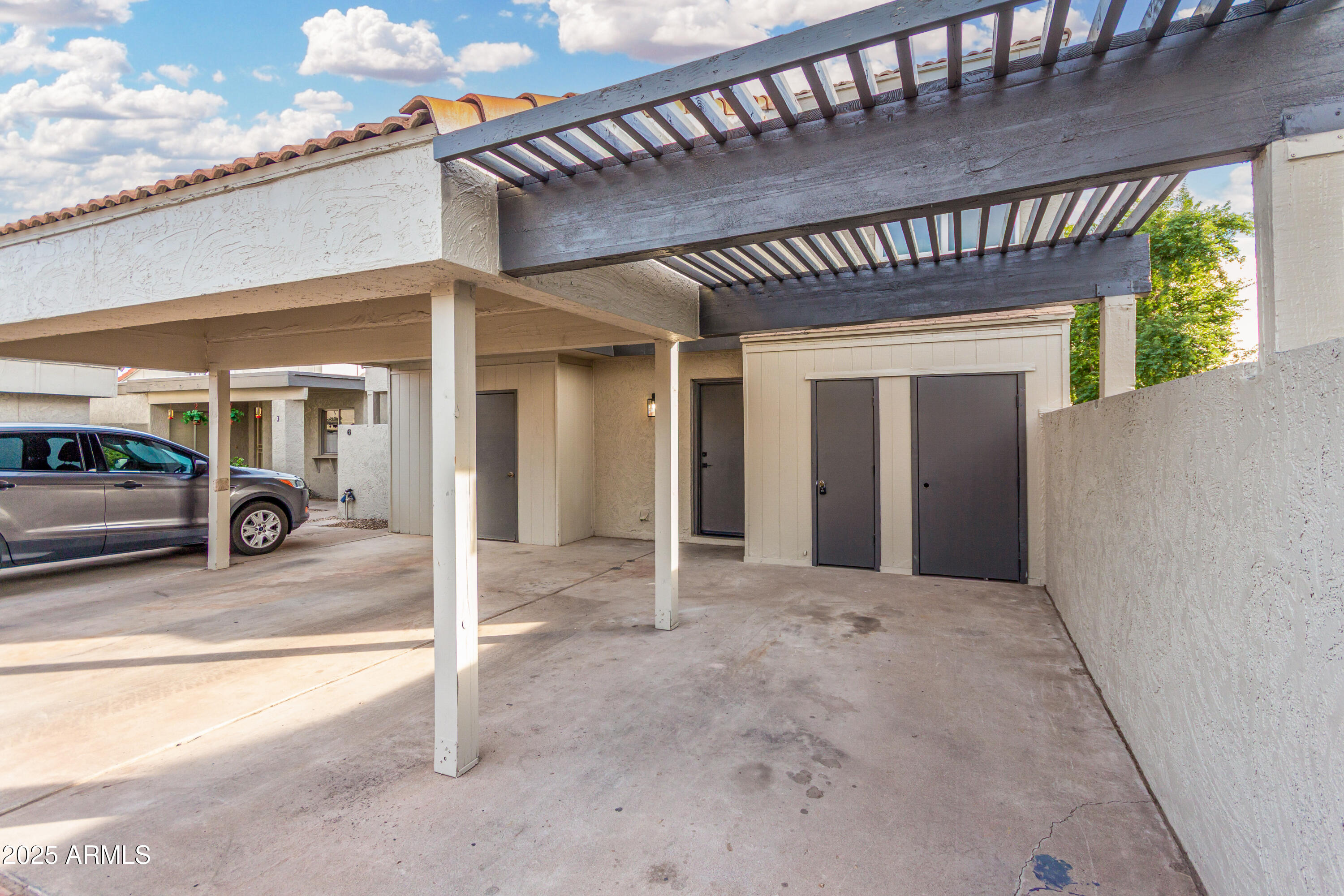 2415 W GREENWAY Road 6