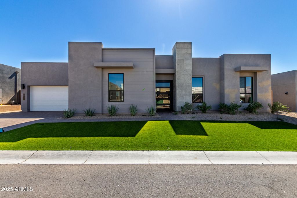 Photo of 5721 E Rancho Caliente Drive, Cave Creek, AZ 85331 (MLS # 6937575)