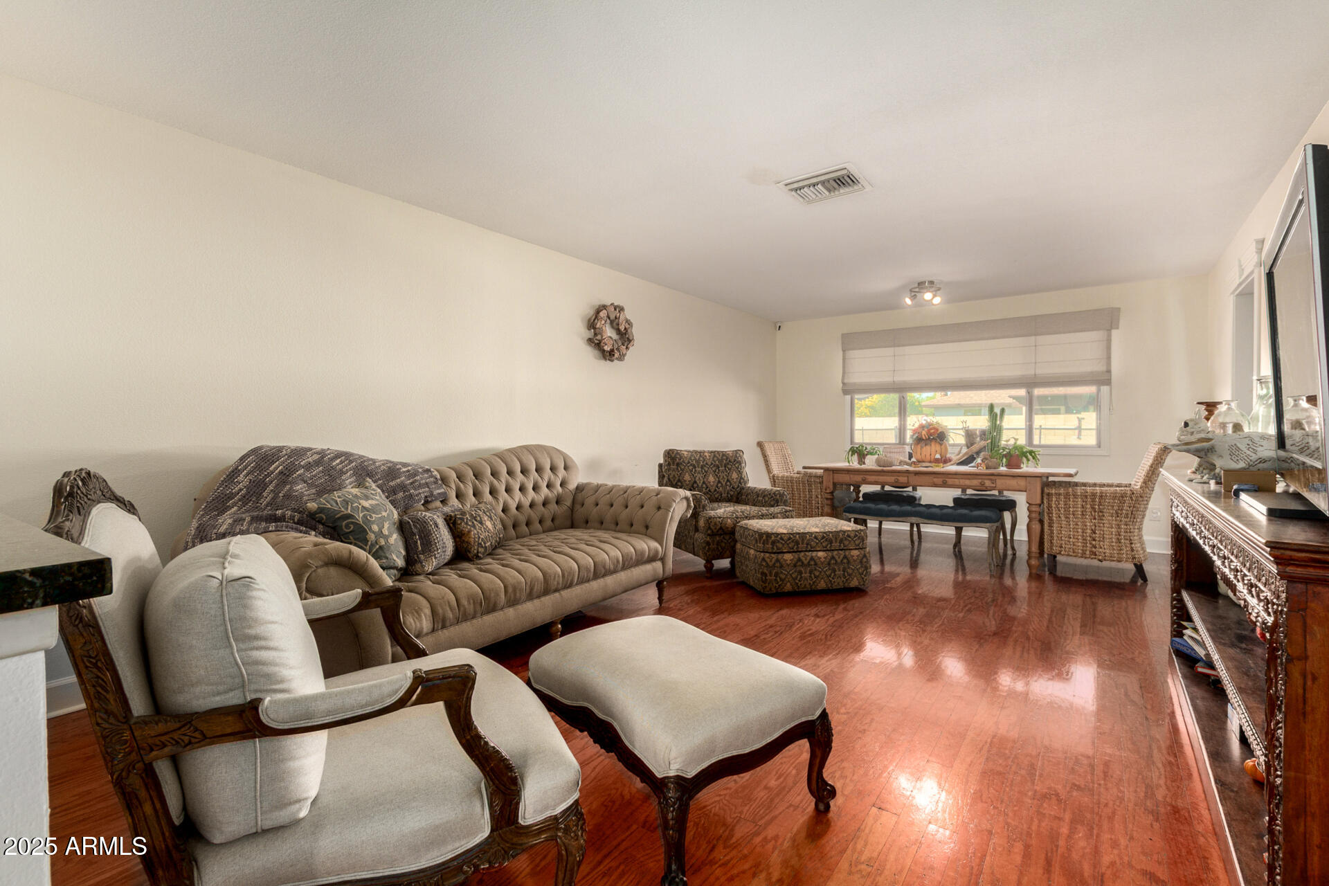 1112 E WESTCHESTER Drive