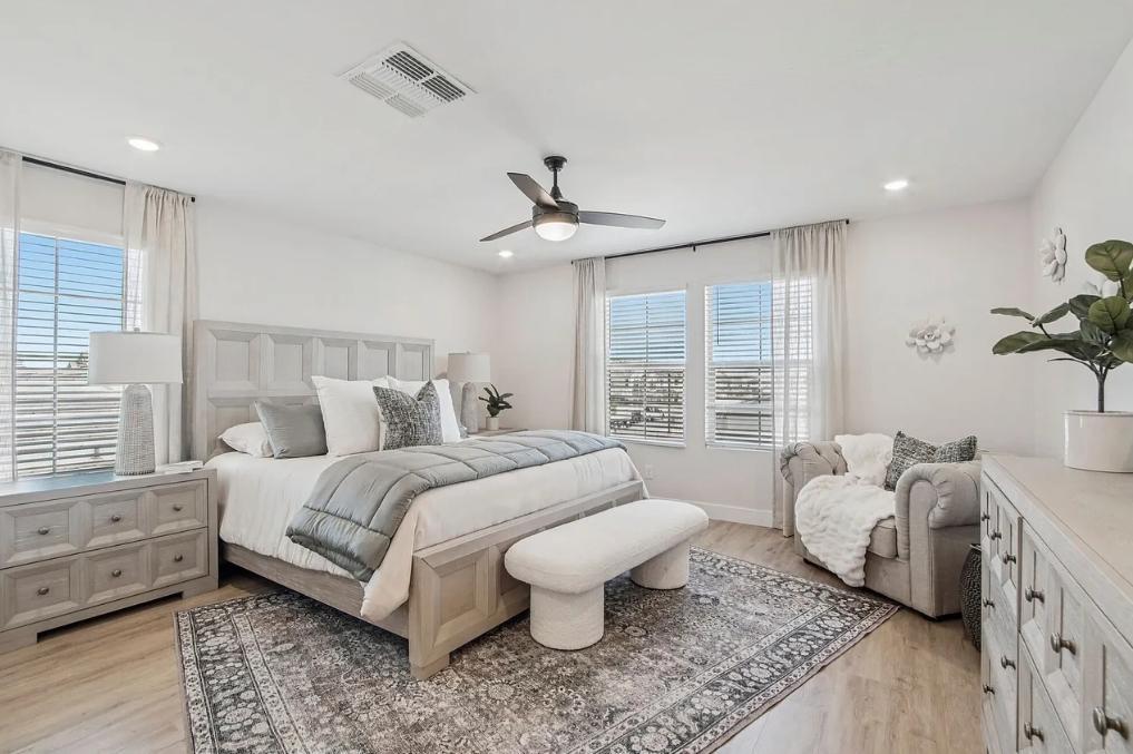 3411 N Val Vista Drive 3