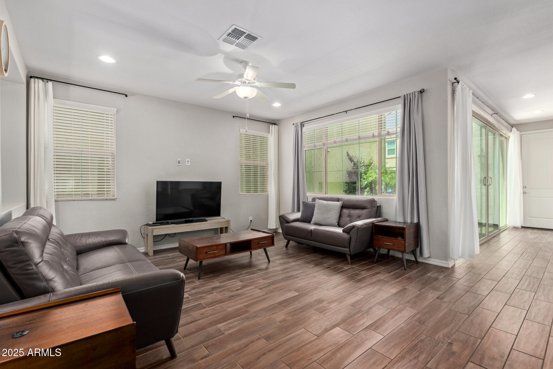 3934 E TURLEY Street