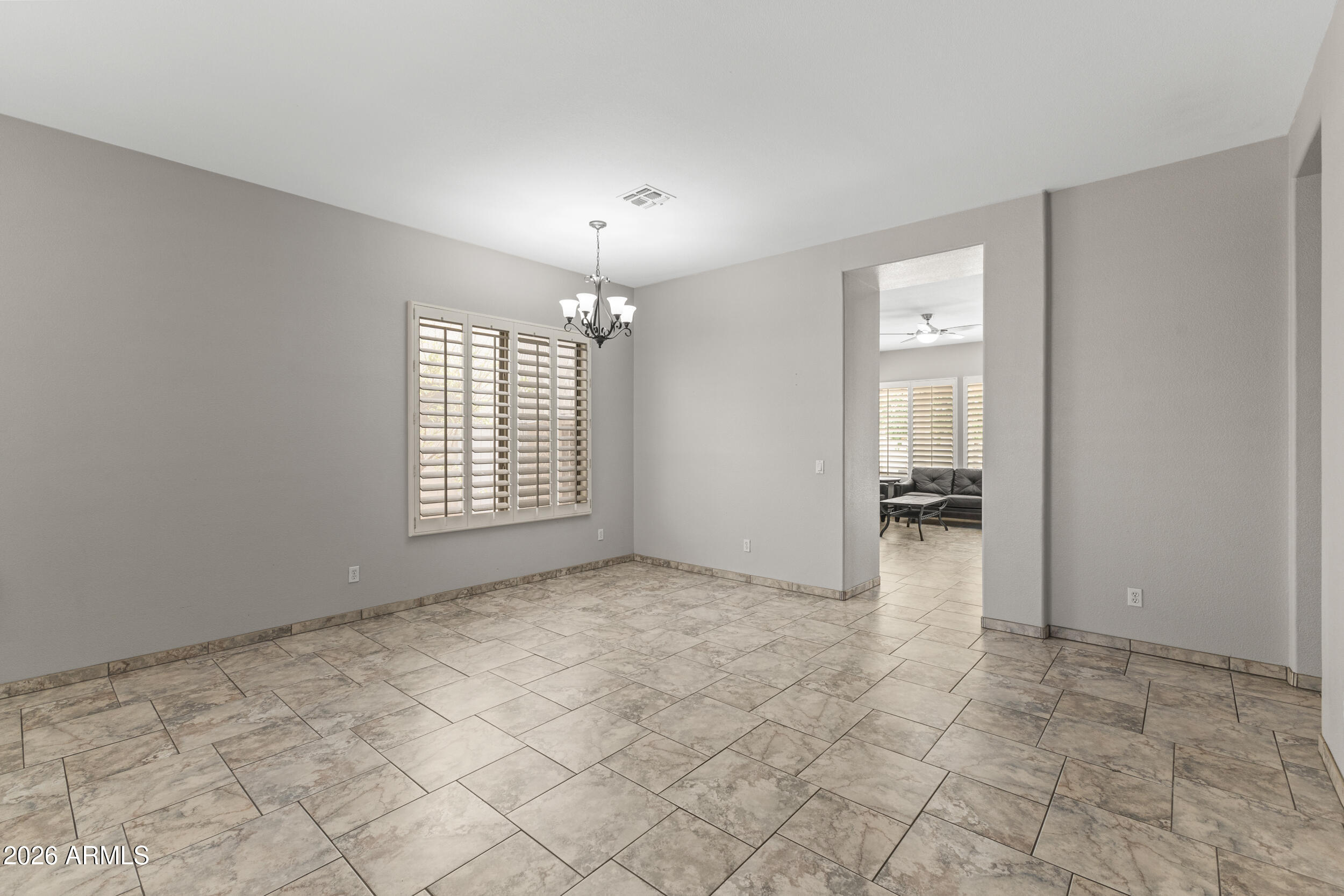 5409 W HARTFORD Avenue