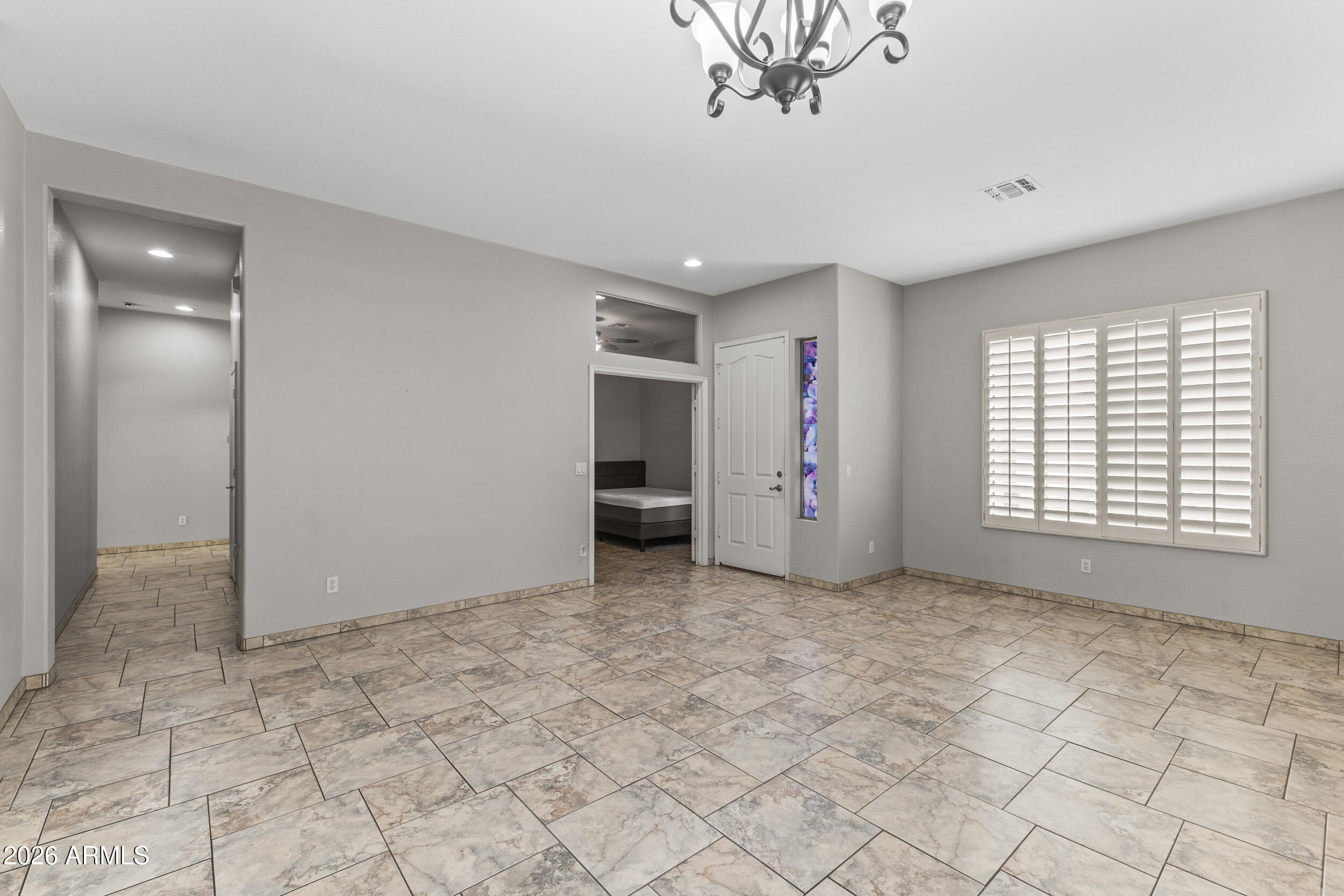 5409 W HARTFORD Avenue