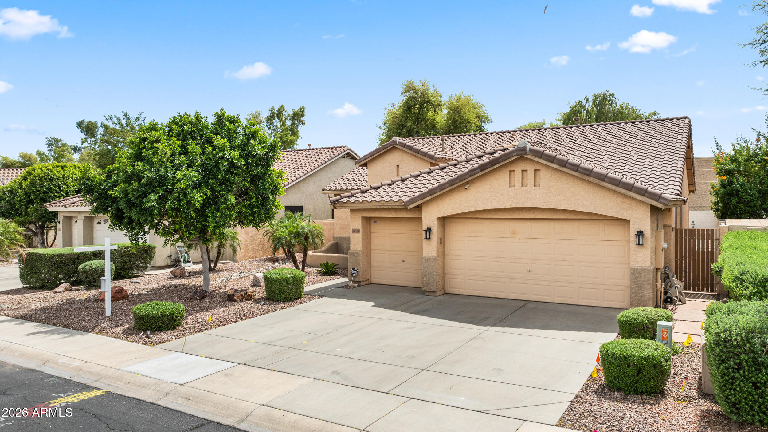 5409 W HARTFORD Avenue