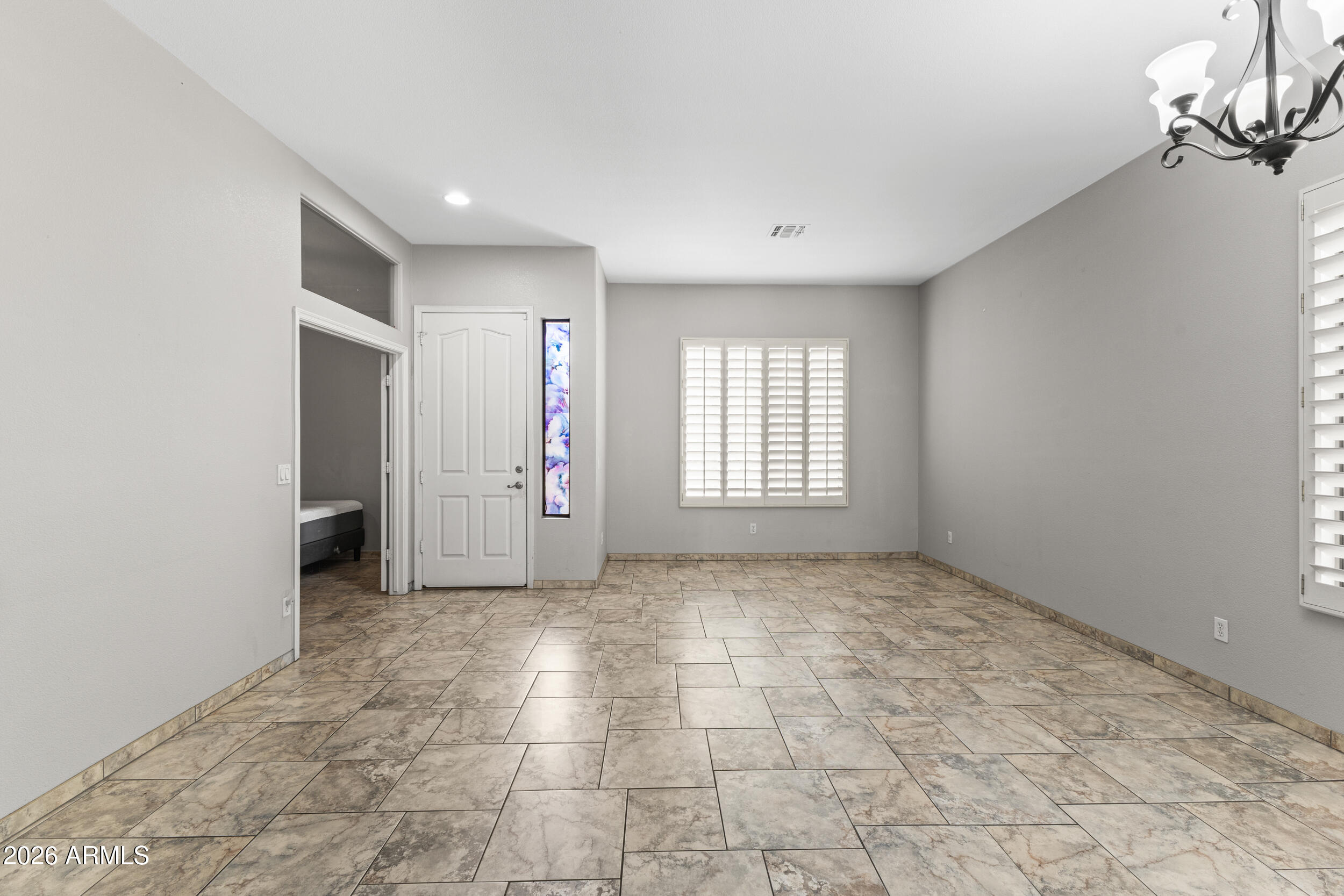 5409 W HARTFORD Avenue