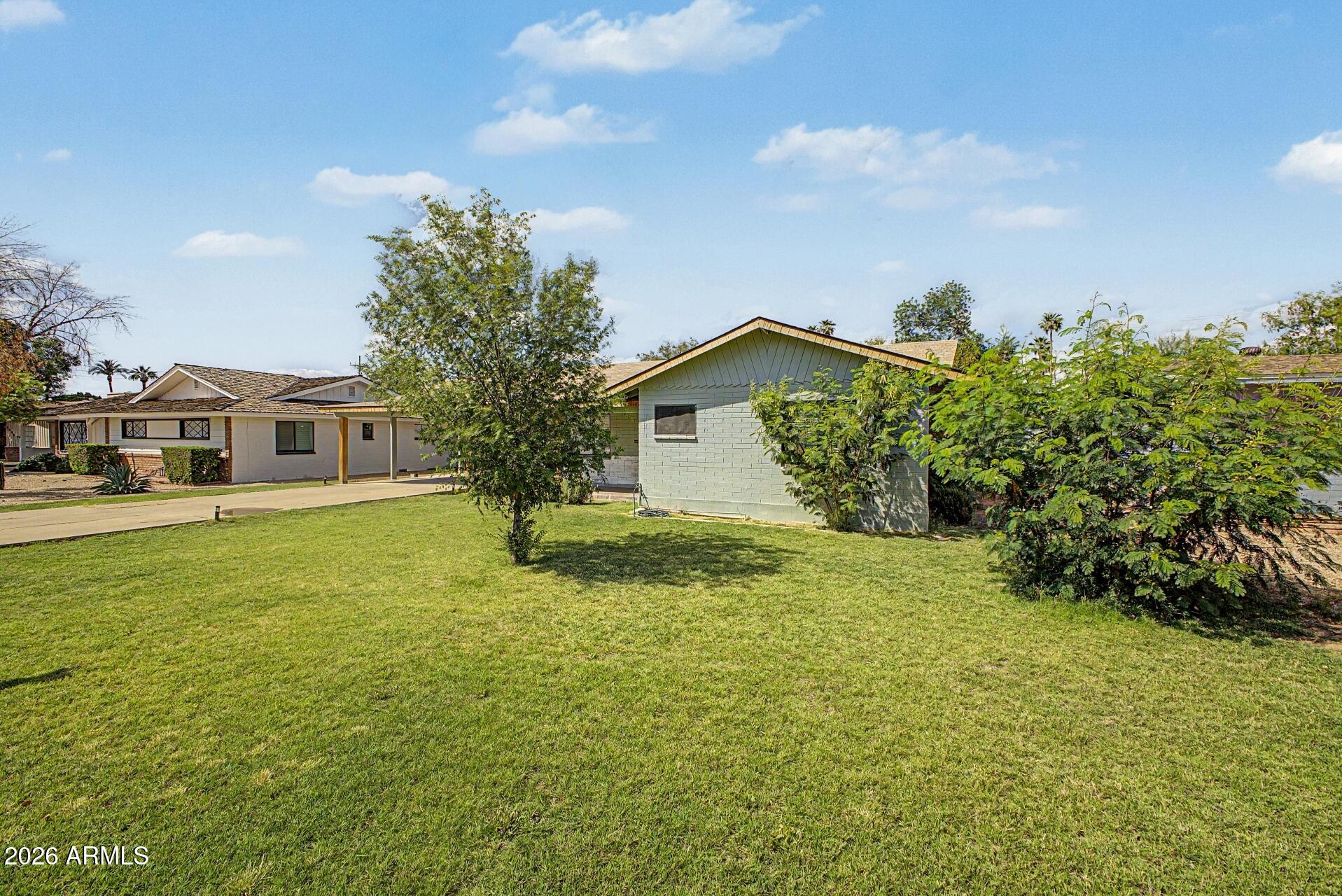 5828 W MORTEN Avenue