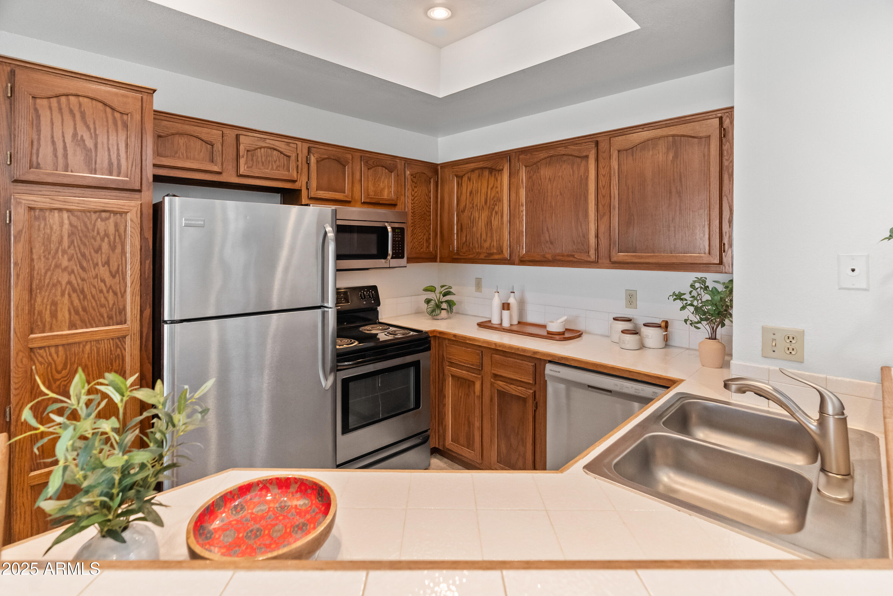 1017 E MARYLAND Avenue 213