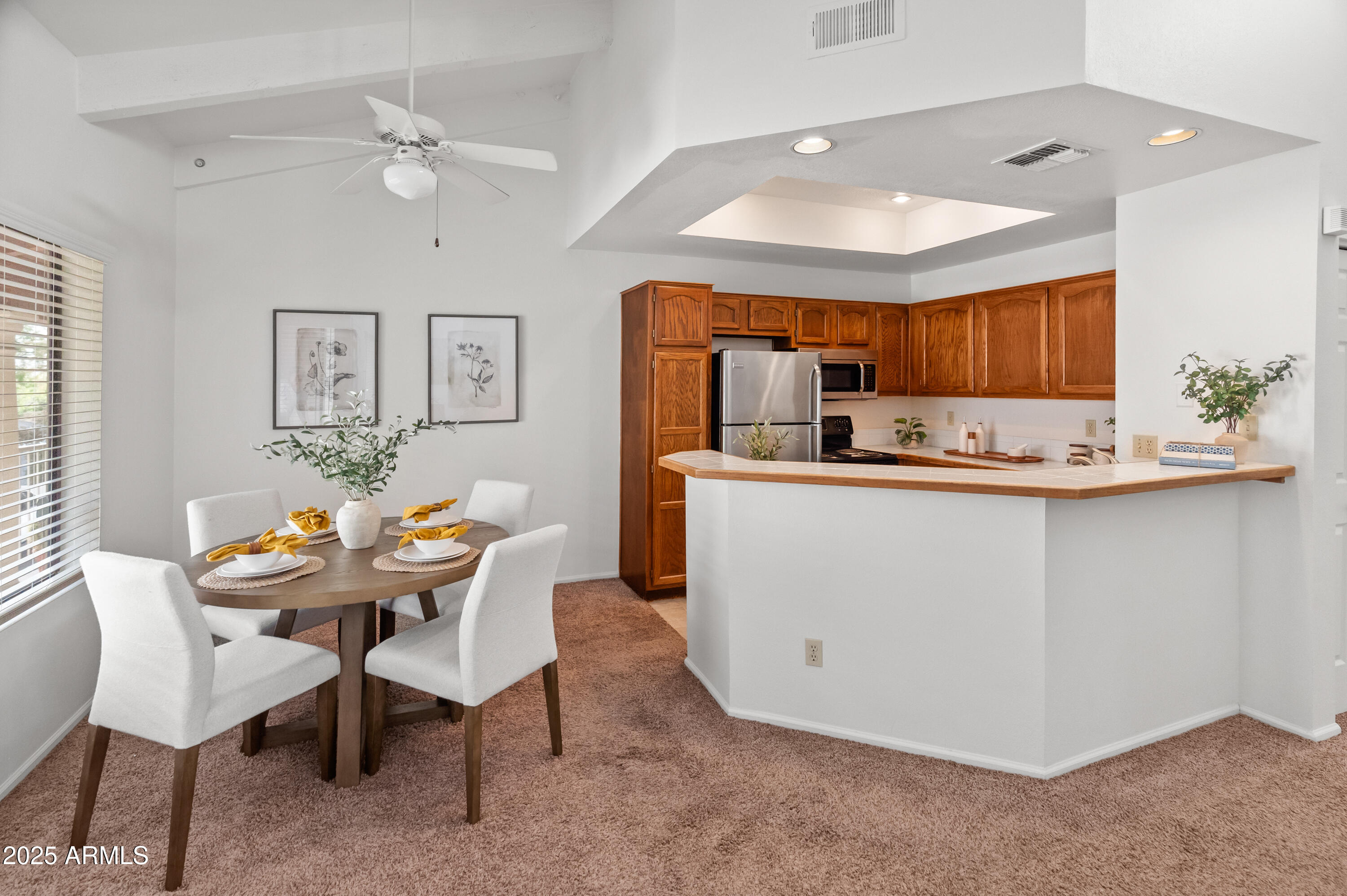 1017 E MARYLAND Avenue 213