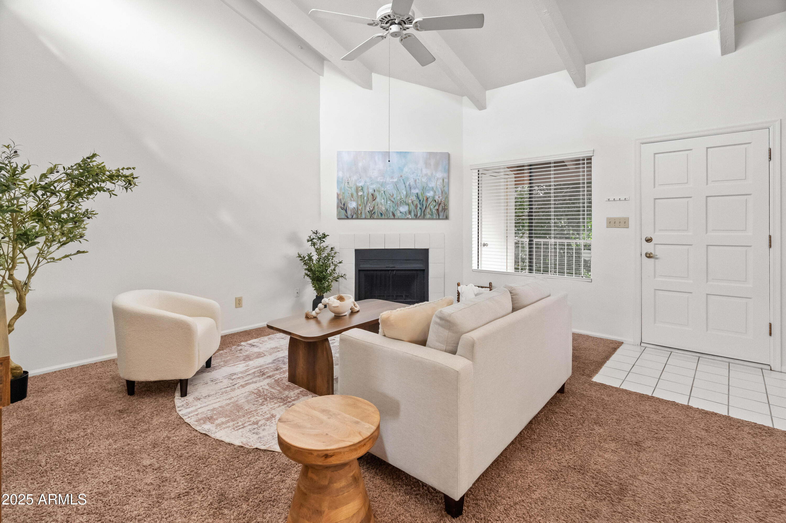 1017 E MARYLAND Avenue 213