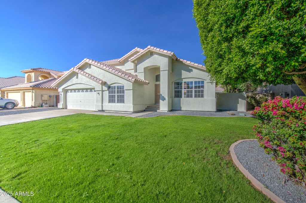 Photo of 4266 E Millbrae Lane, Gilbert, AZ 85234 (MLS # 6951629)