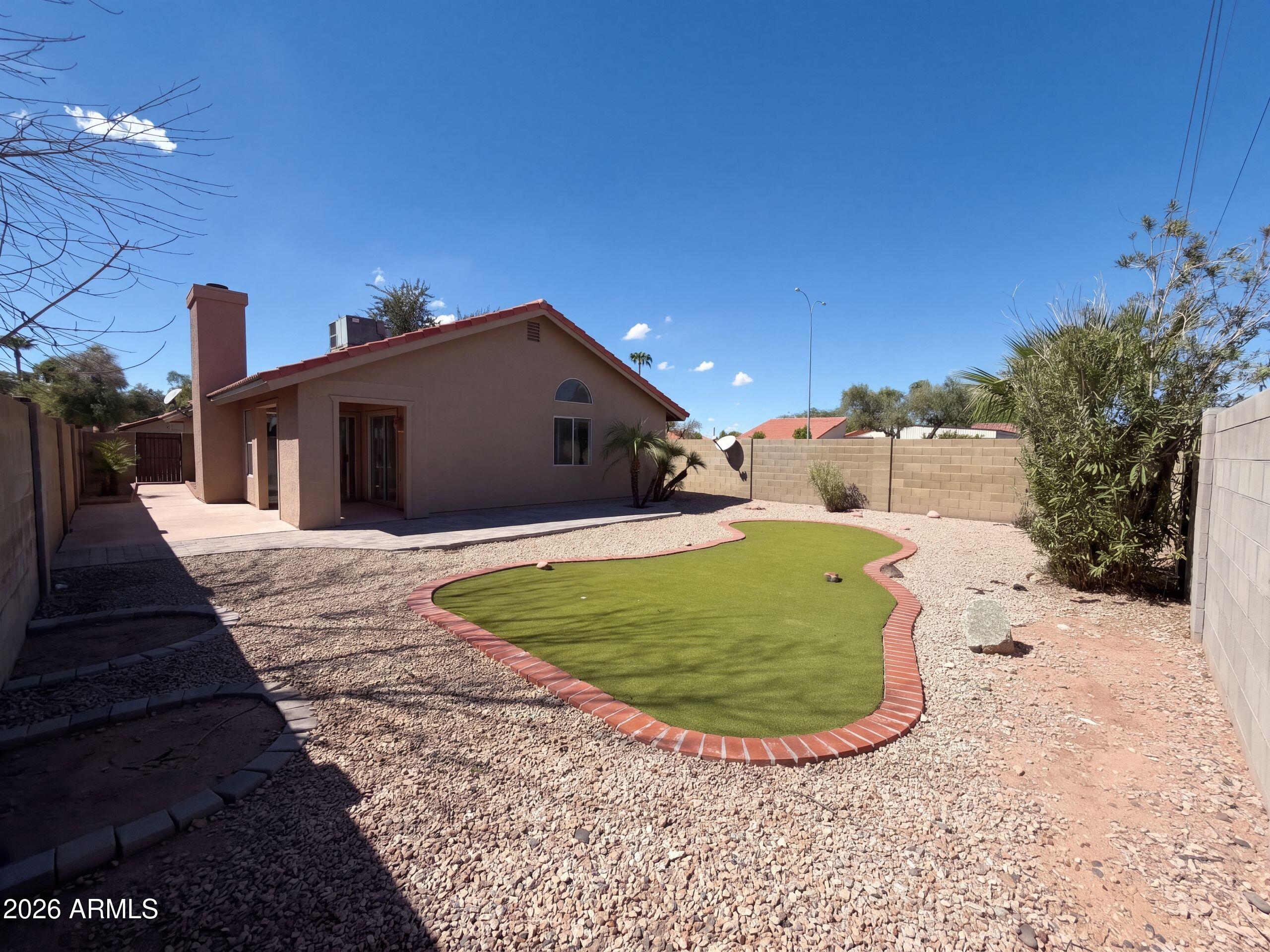 1395 N SANTA ANNA Court