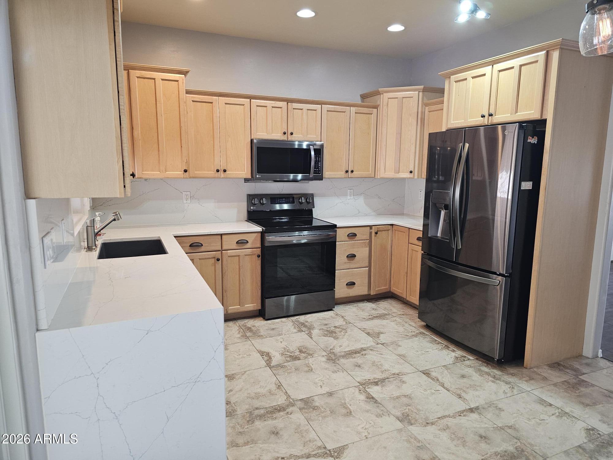 830 W AMERICA Street