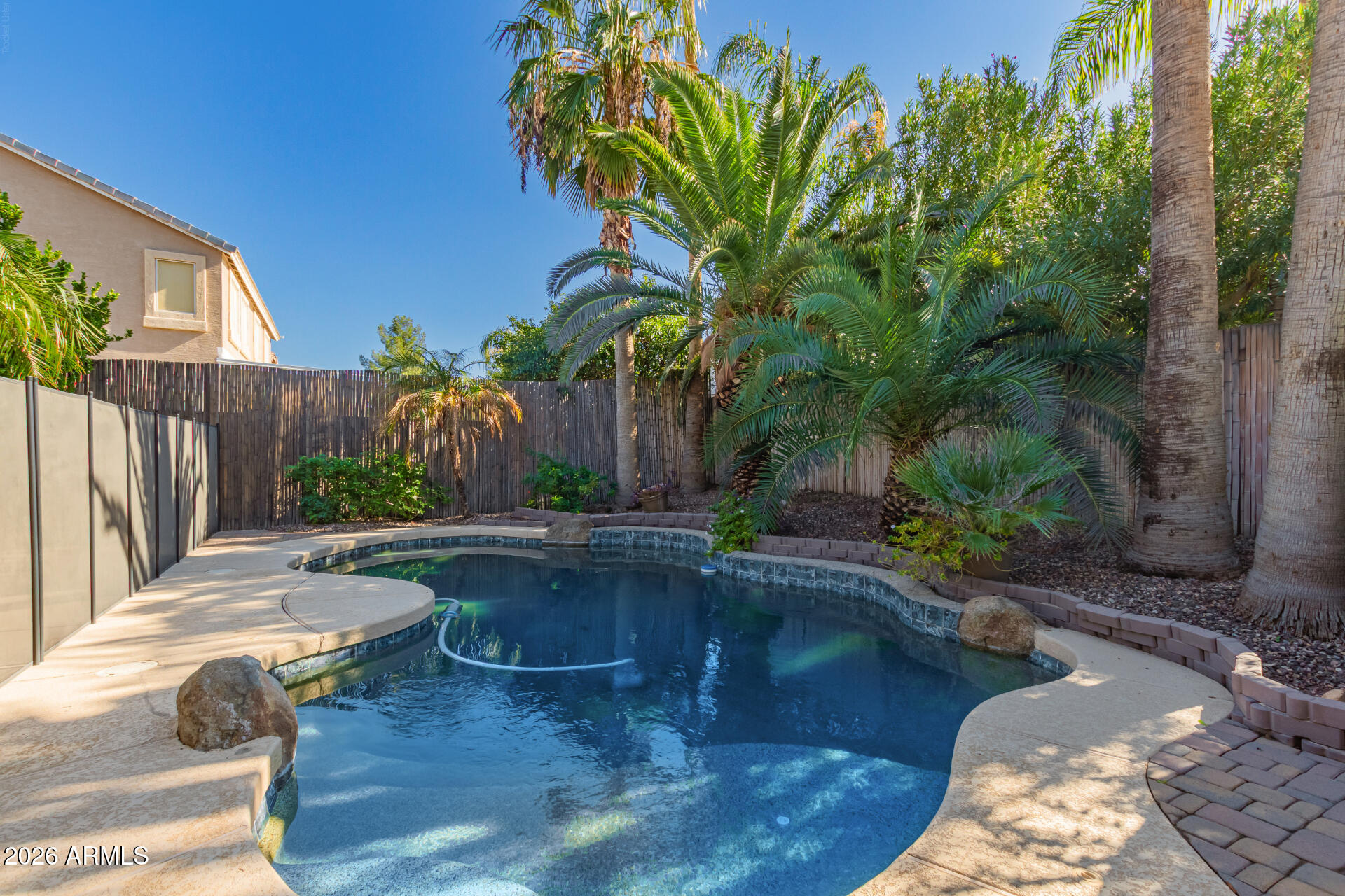 3297 E MAYBERRY Avenue