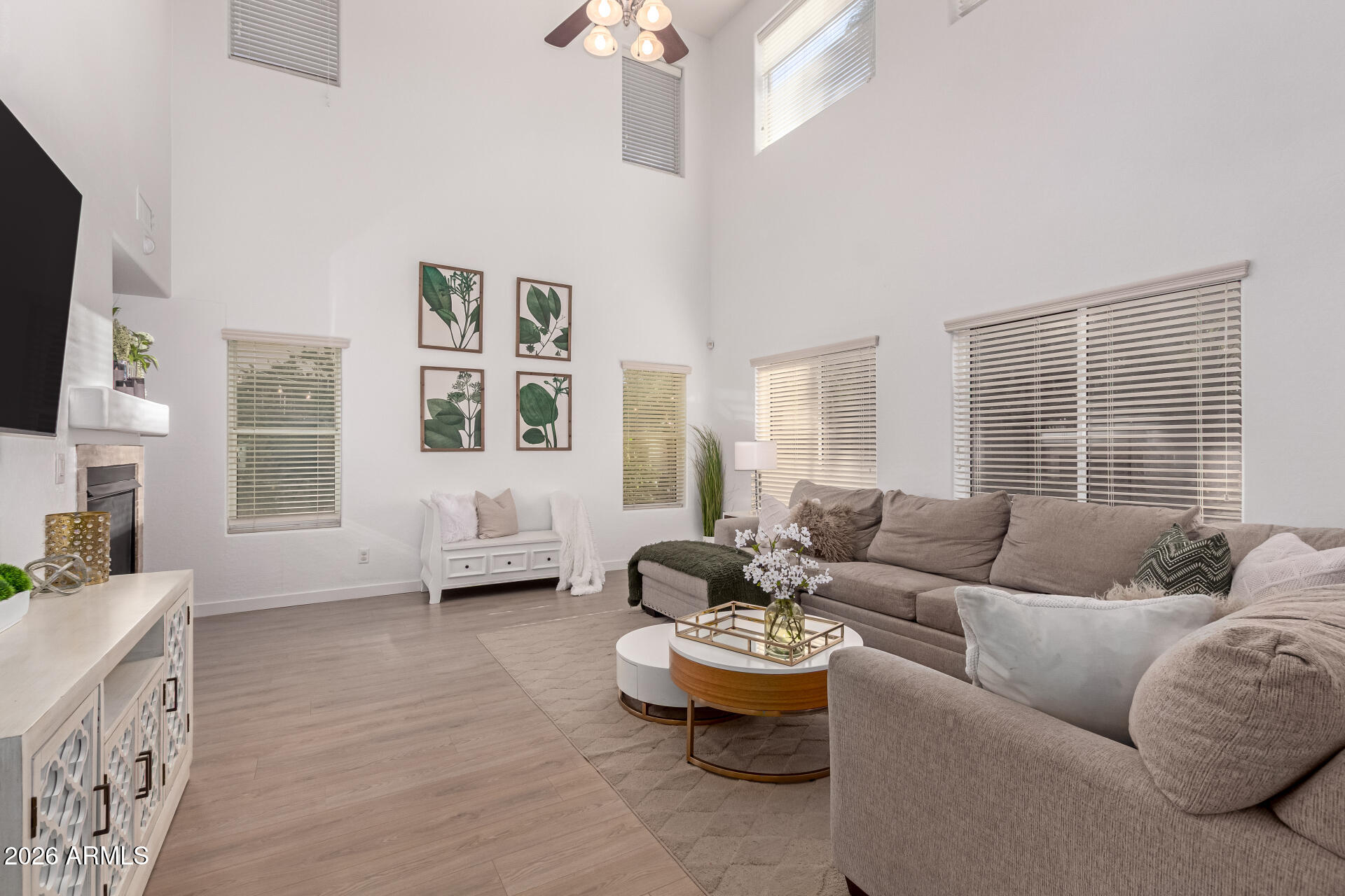 3297 E MAYBERRY Avenue