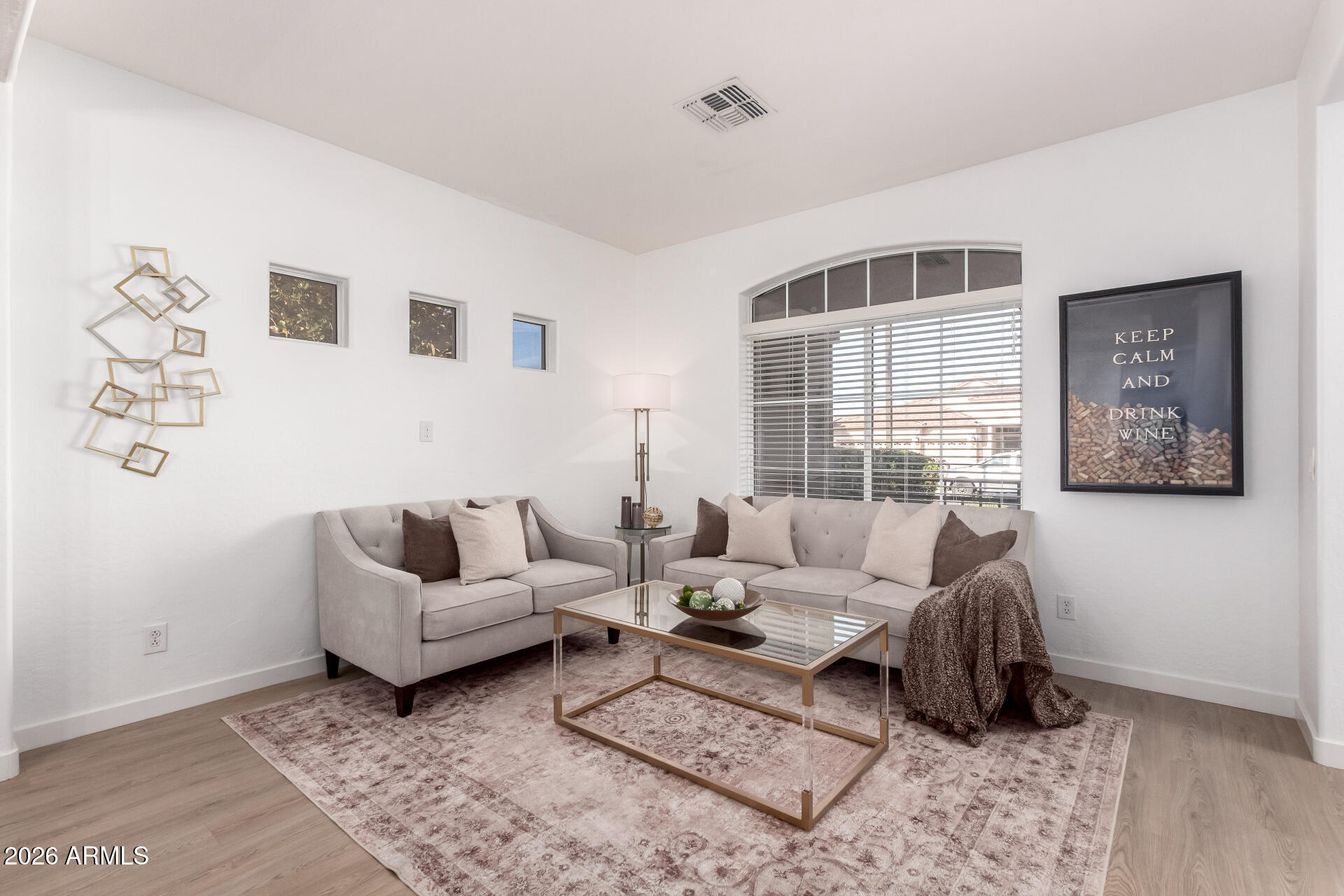 3297 E MAYBERRY Avenue