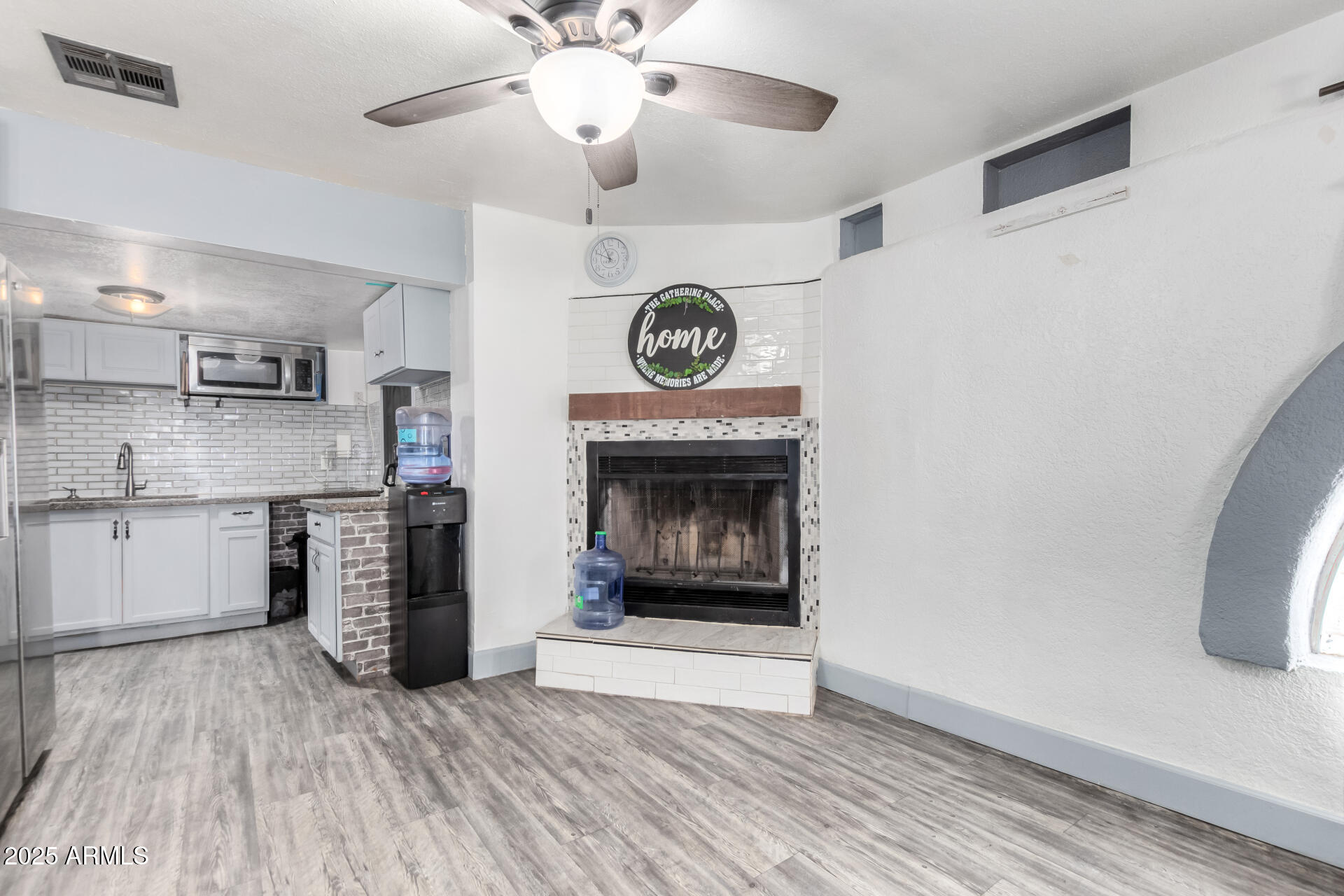 1611 N 37TH Drive
