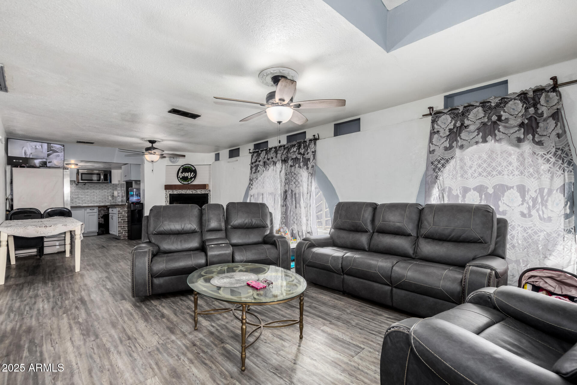 1611 N 37TH Drive